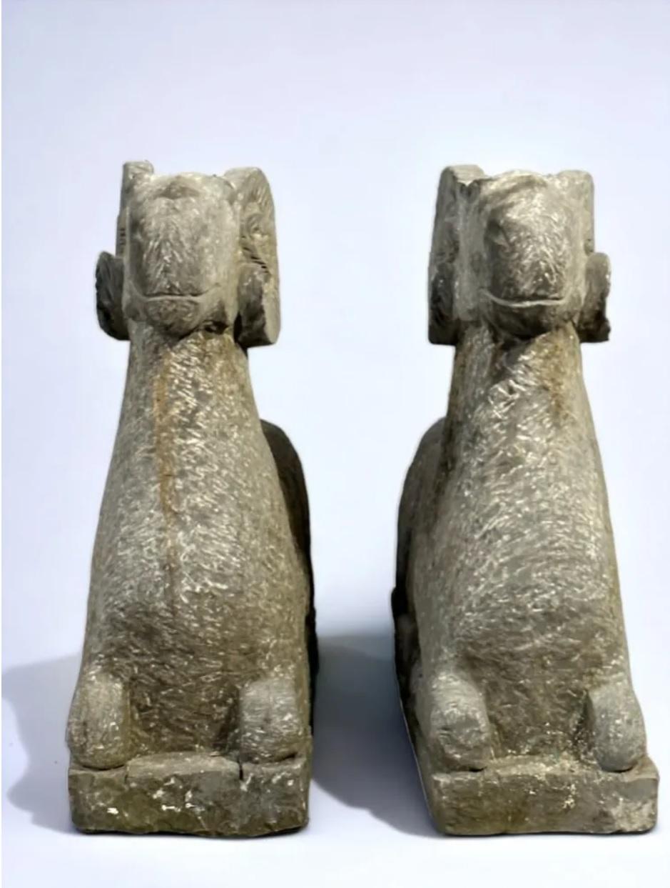 Paar handgeschnitzte geschnitzte Widder-Gartenfiguren aus Stein, 20. Jahrhundert  im Angebot 3