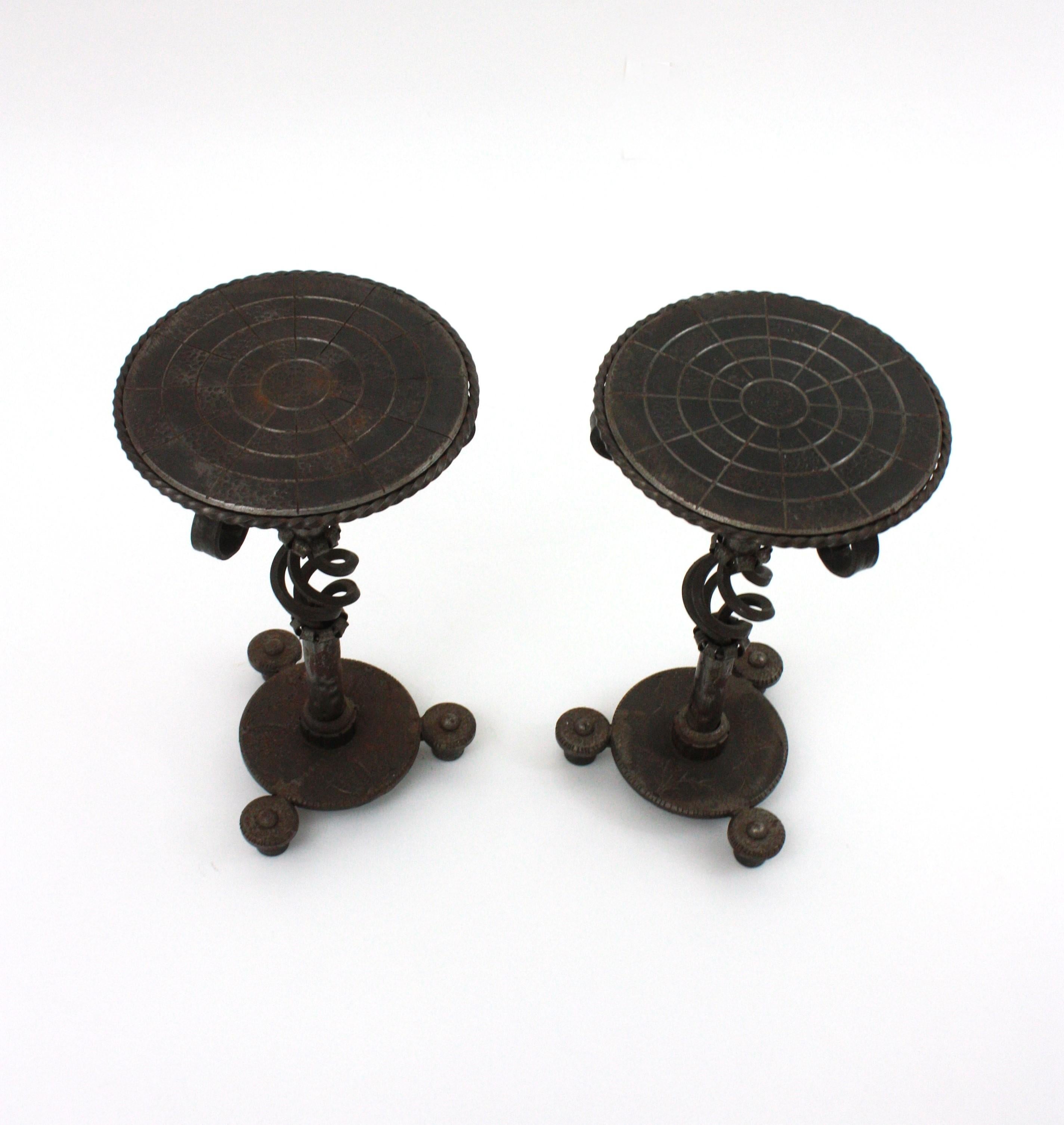 Pair of Hand Forged Brutalist Side or Drink Tables In Good Condition For Sale In Barcelona, ES
