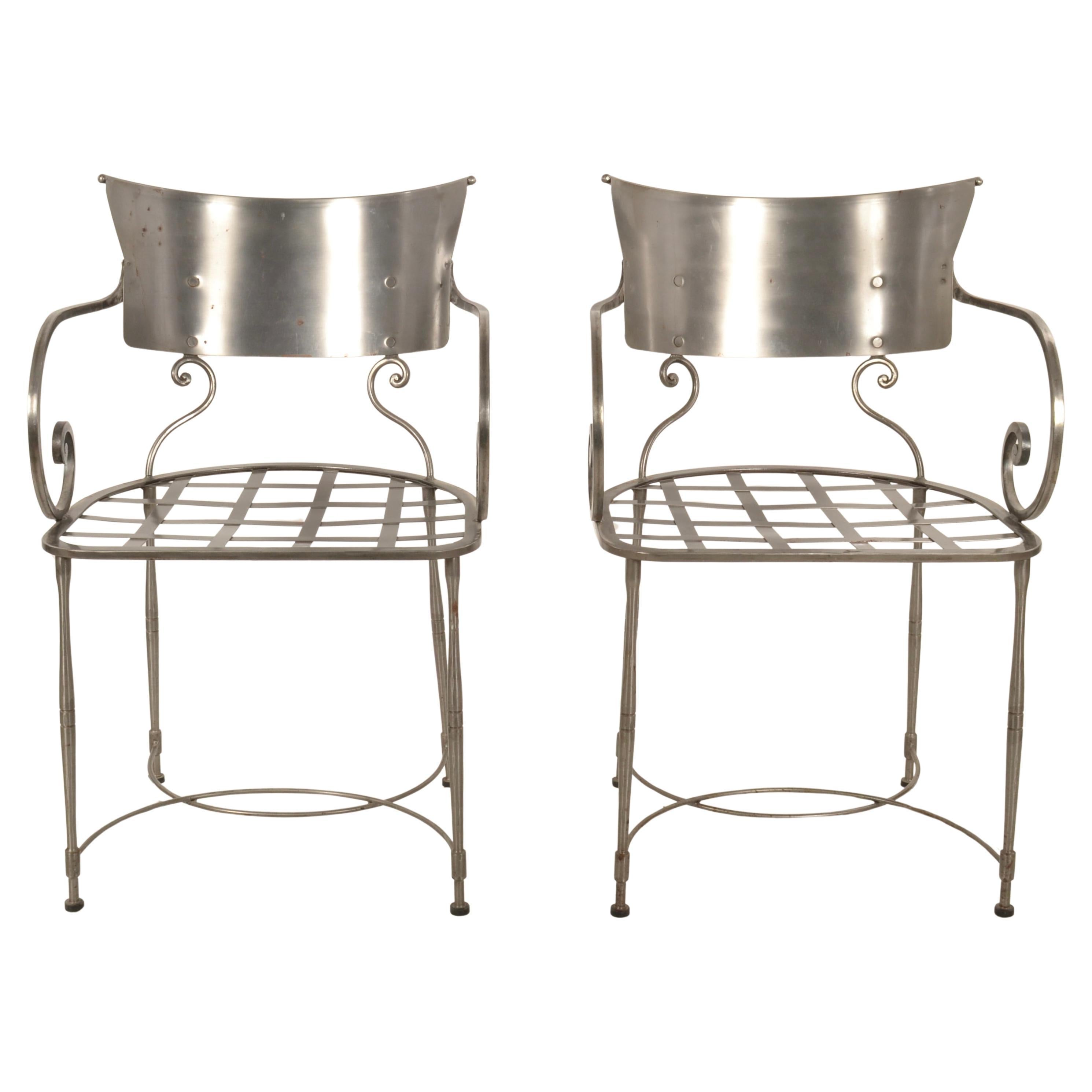 Pareja de sillas de acero forjado a mano, Italia c 1970s
