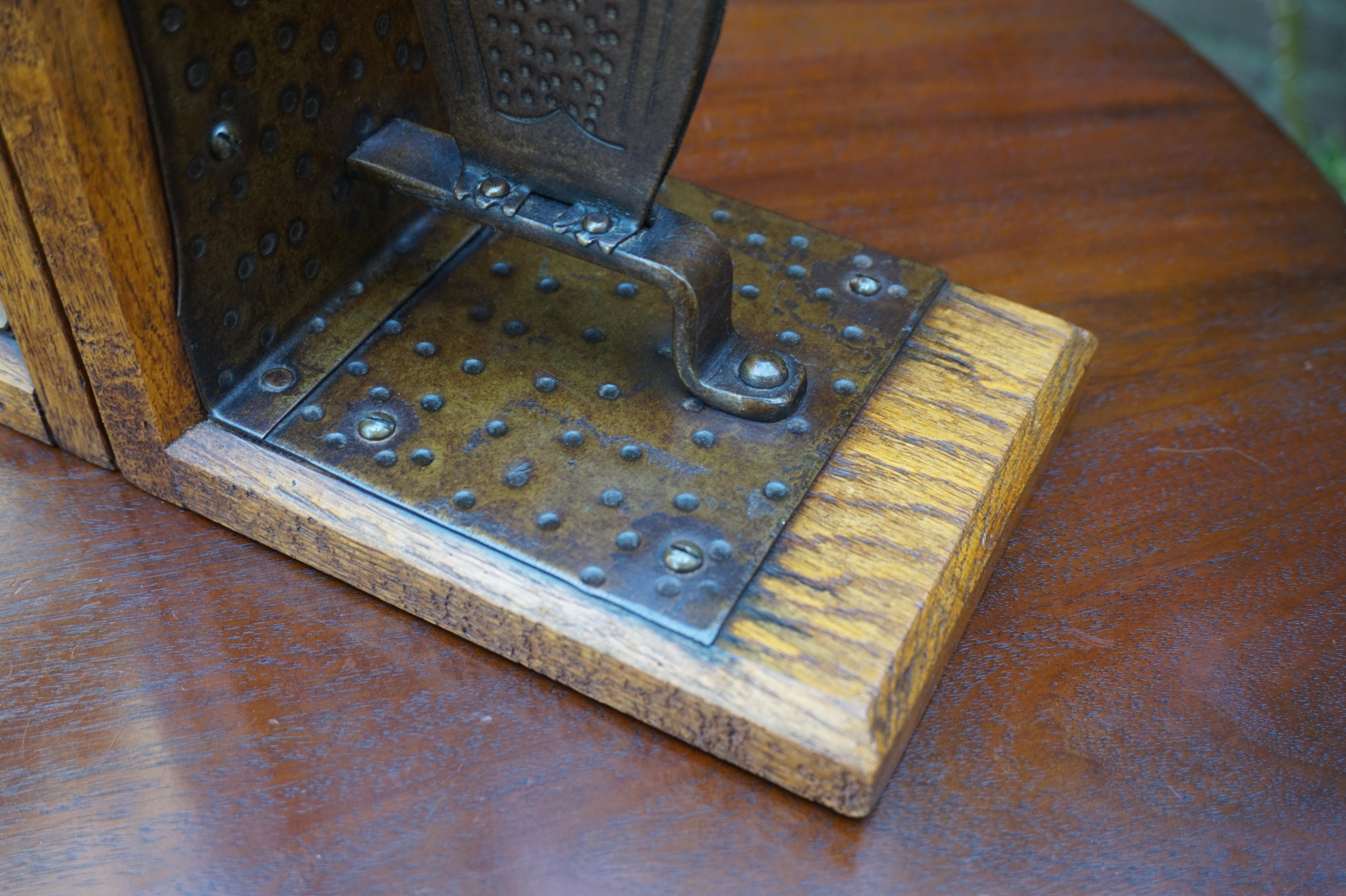 Pair of Hand Hammered Arts & Crafts Metal Owl Bookends by Goberg, Hugo Berger In Excellent Condition In Lisse, NL