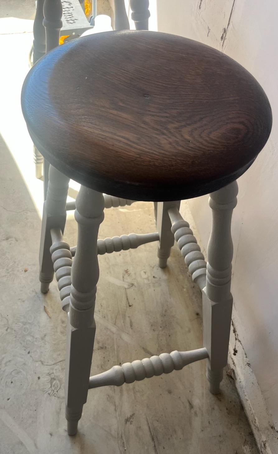 Pair Of Hand Made Oak Wood Bar Stools, Gray painted Base In Good Condition For Sale In Los Angeles, CA