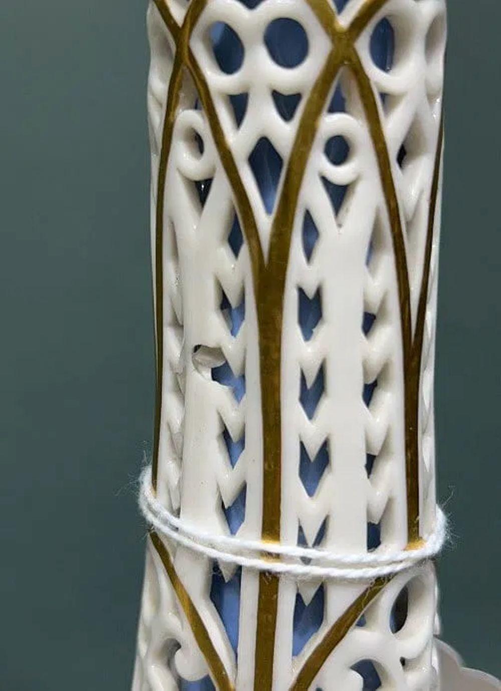 Paar handbemalte Royal Crown Derby Vasen, CIRCA 1880 (Handbemalt) im Angebot