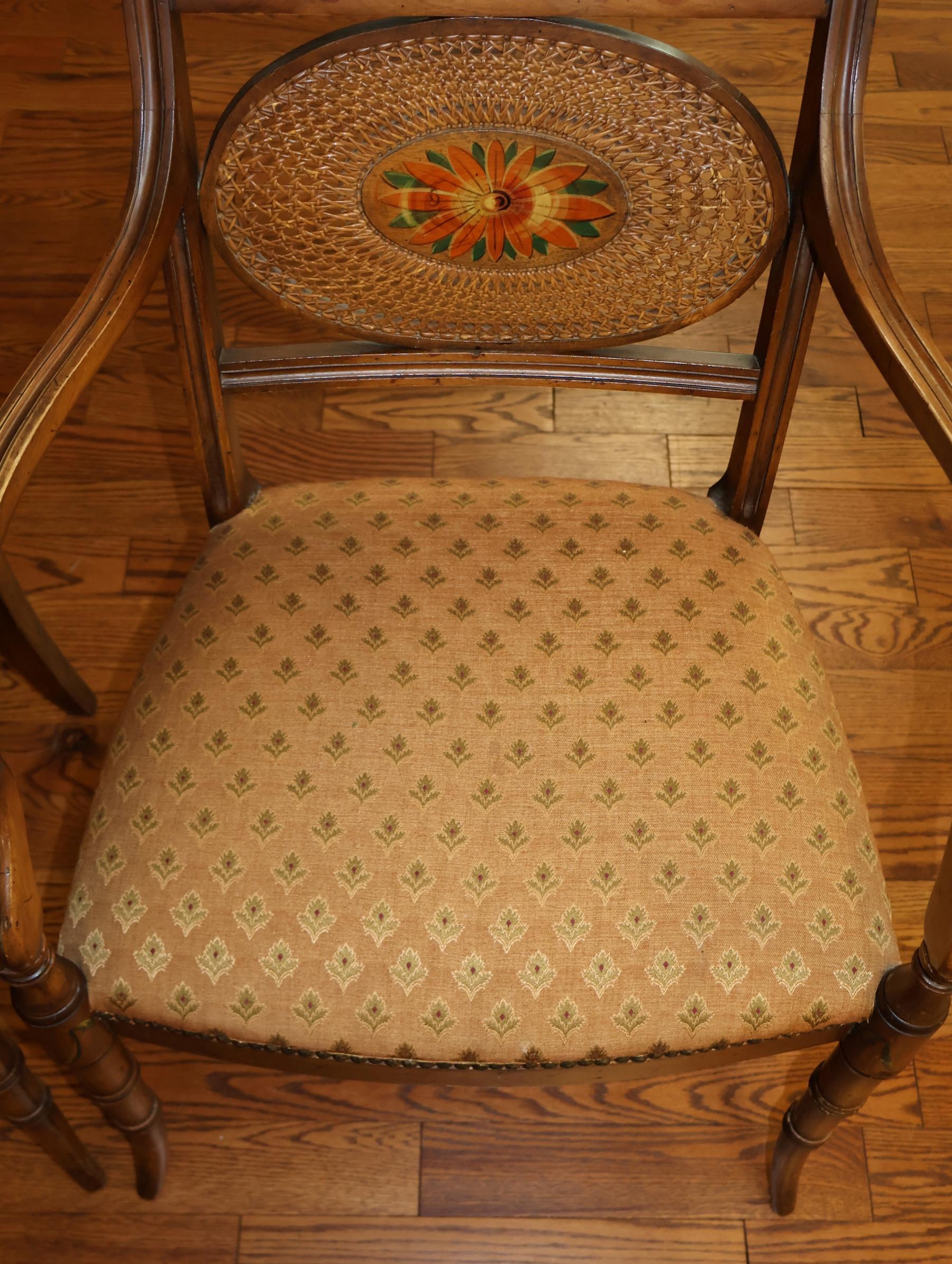 Paire de chaises à accoudoirs en faux bambou de style Adams peintes à la main en vente 3