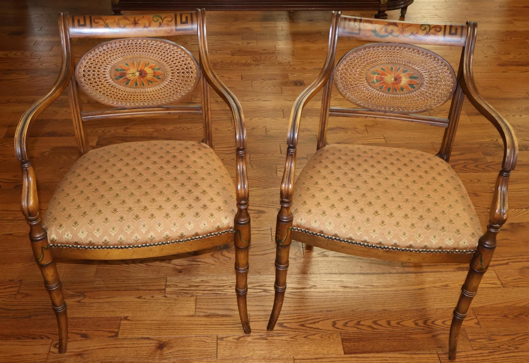 Style Adam Paire de chaises à accoudoirs en faux bambou de style Adams peintes à la main en vente
