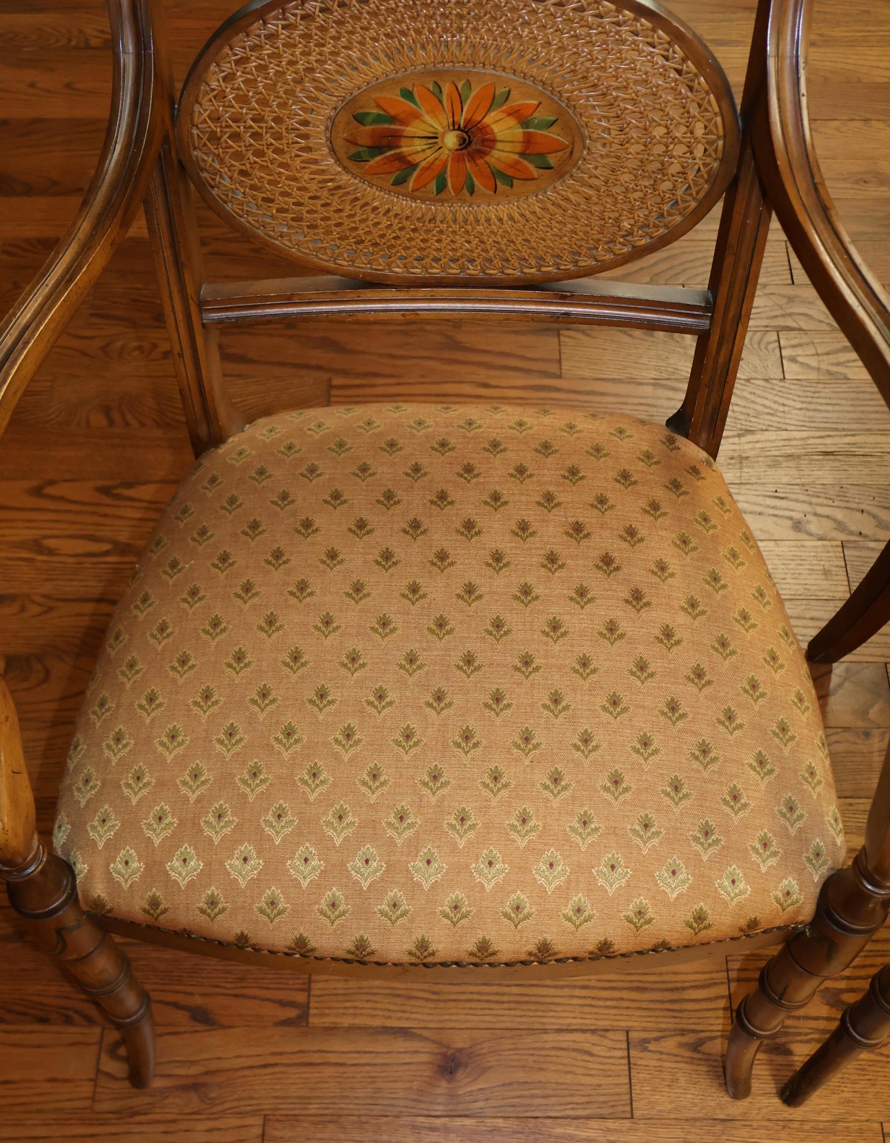 Paire de chaises à accoudoirs en faux bambou de style Adams peintes à la main en vente 2