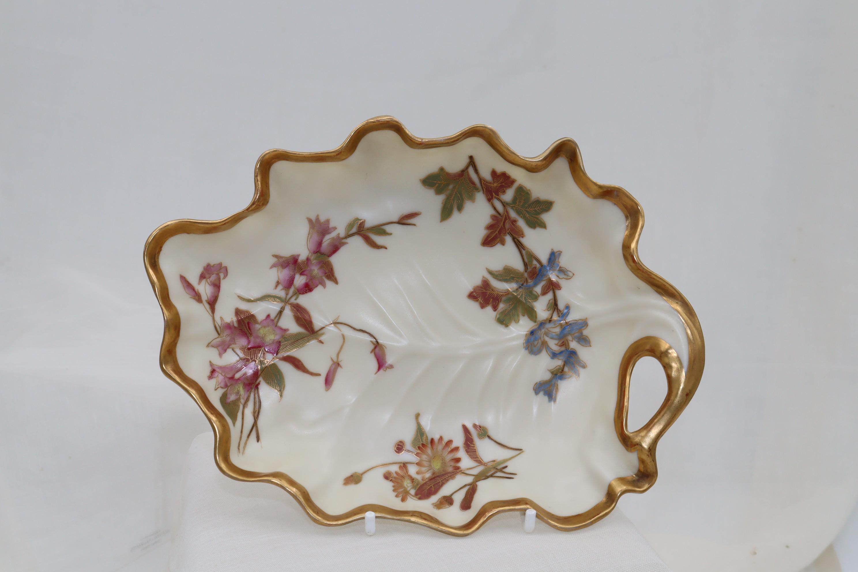 Late Victorian Pair of hand painted and gilded Royal Worcester blush ivory dishes For Sale