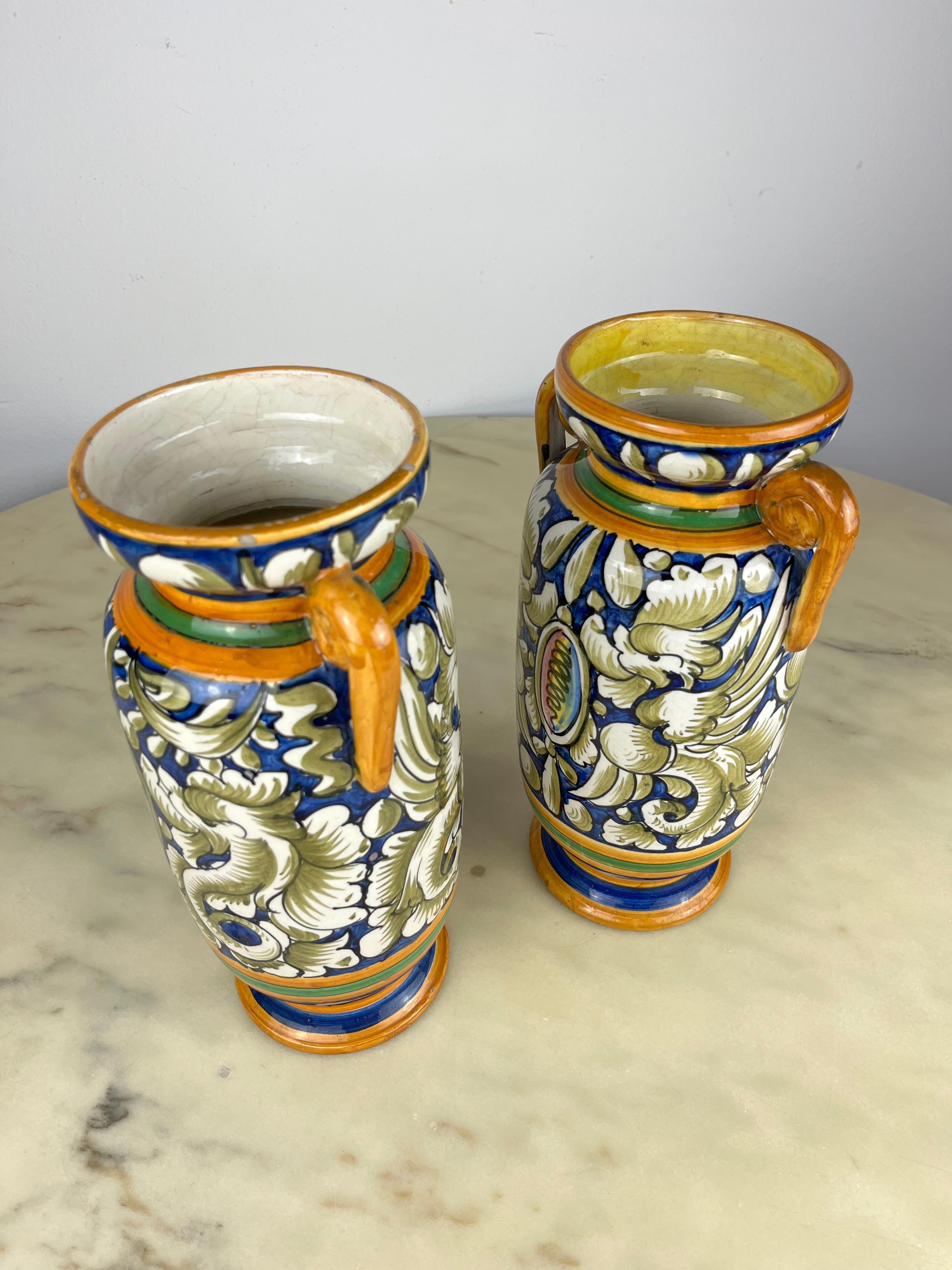 Pair of Hand-Painted and Hand-Crafted  Amphorae Caltagirone, Italy, 1980s In Excellent Condition For Sale In Palermo, IT