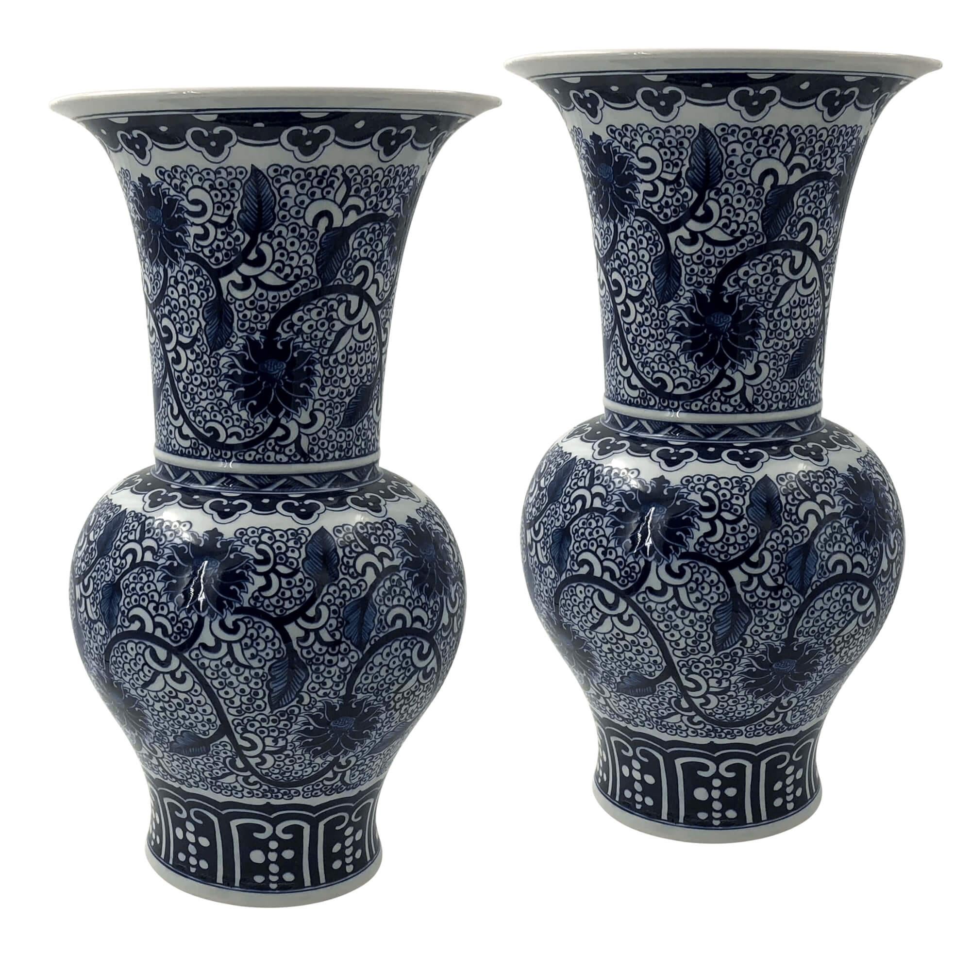 Porcelain Pair of Hand-Painted Chinese Export Flower Vases For Sale