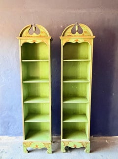 Paire d'étagères chinoises peintes à la main