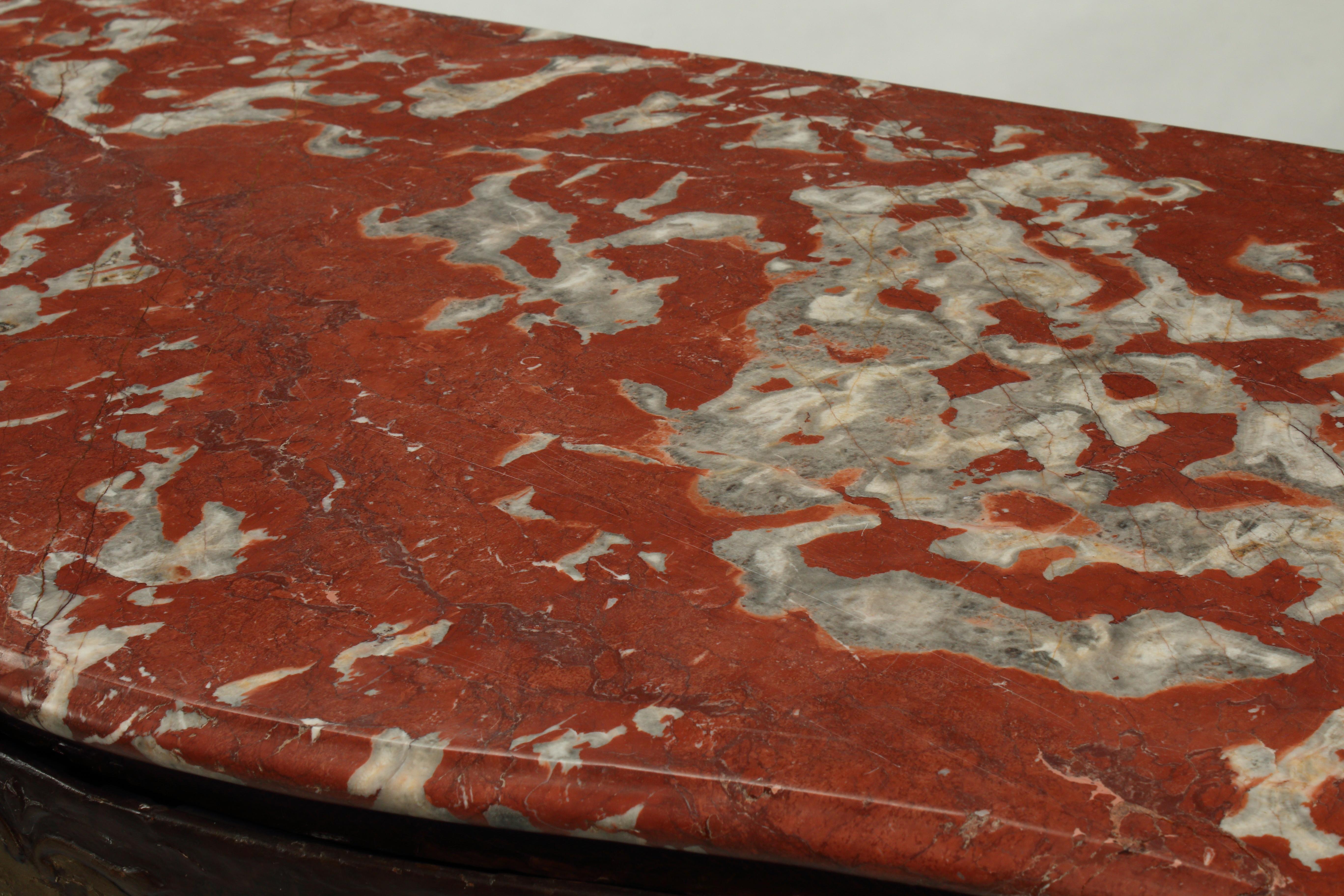 Paar handbemalte Kommoden, Italienisch, 18. Jahrhundert, venezianisch (Venedig) (Holz) im Angebot