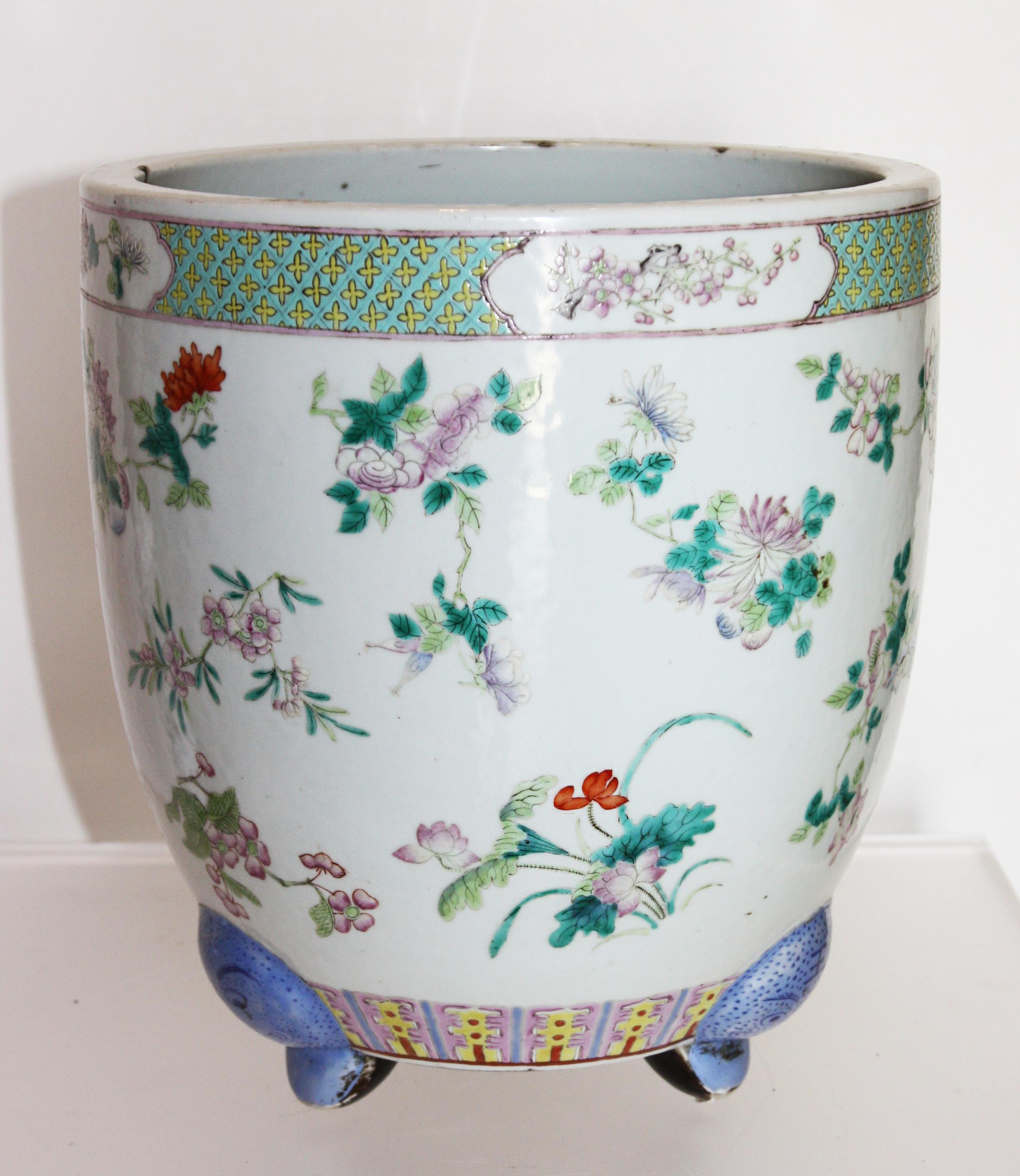 Pair of beautiful hand-painted Chinese porcelain jardinieres with floral pattern and design band around the top. 

Dimensions are for one pot.