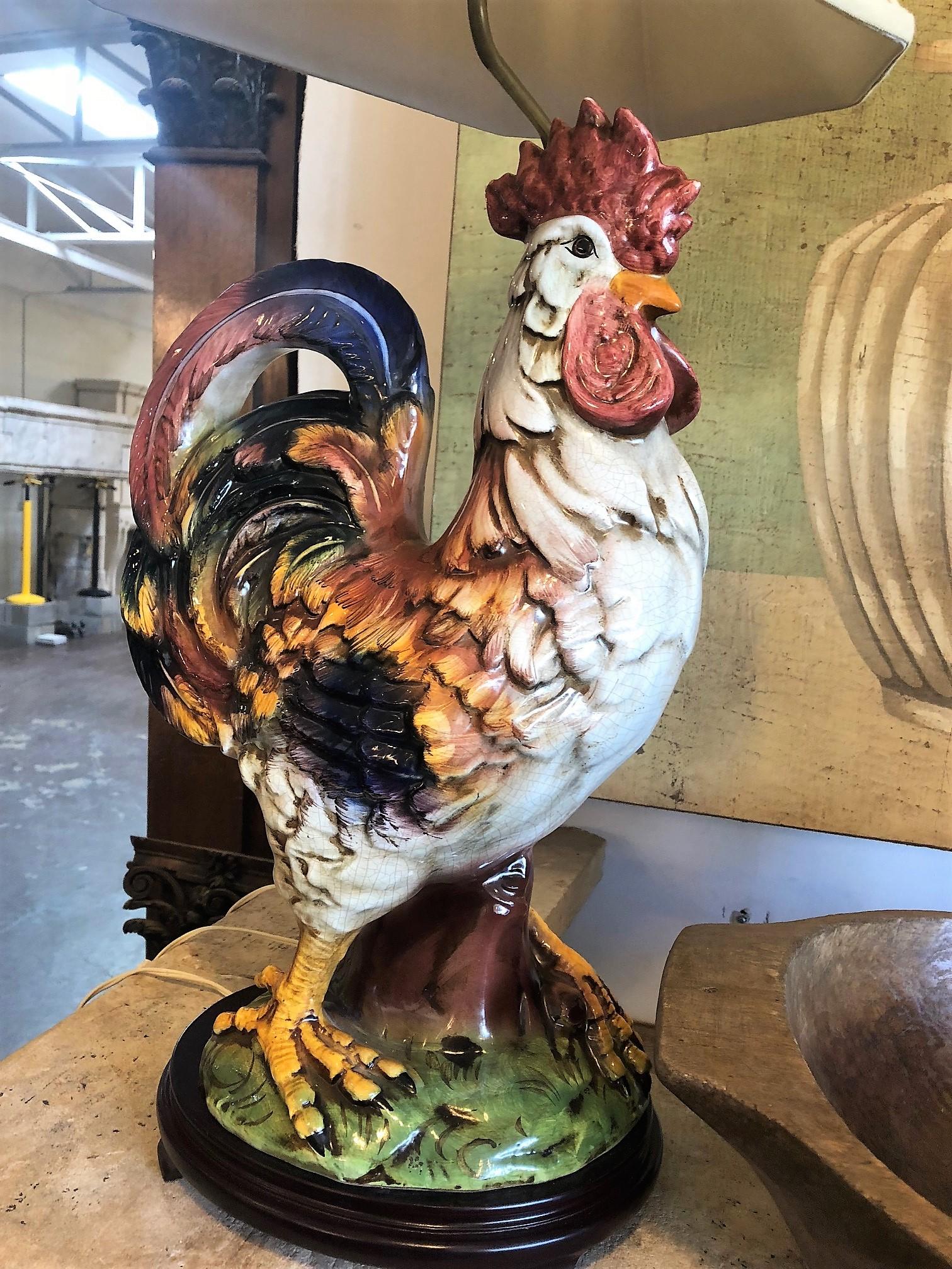 Here we have a pair of hand-painted ceramic lamps in the likeness of roosters,

circa 1920.

Origin: France.

Measurements:
8