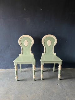 Coppia di sedie da salotto gustaviane dipinte a mano
