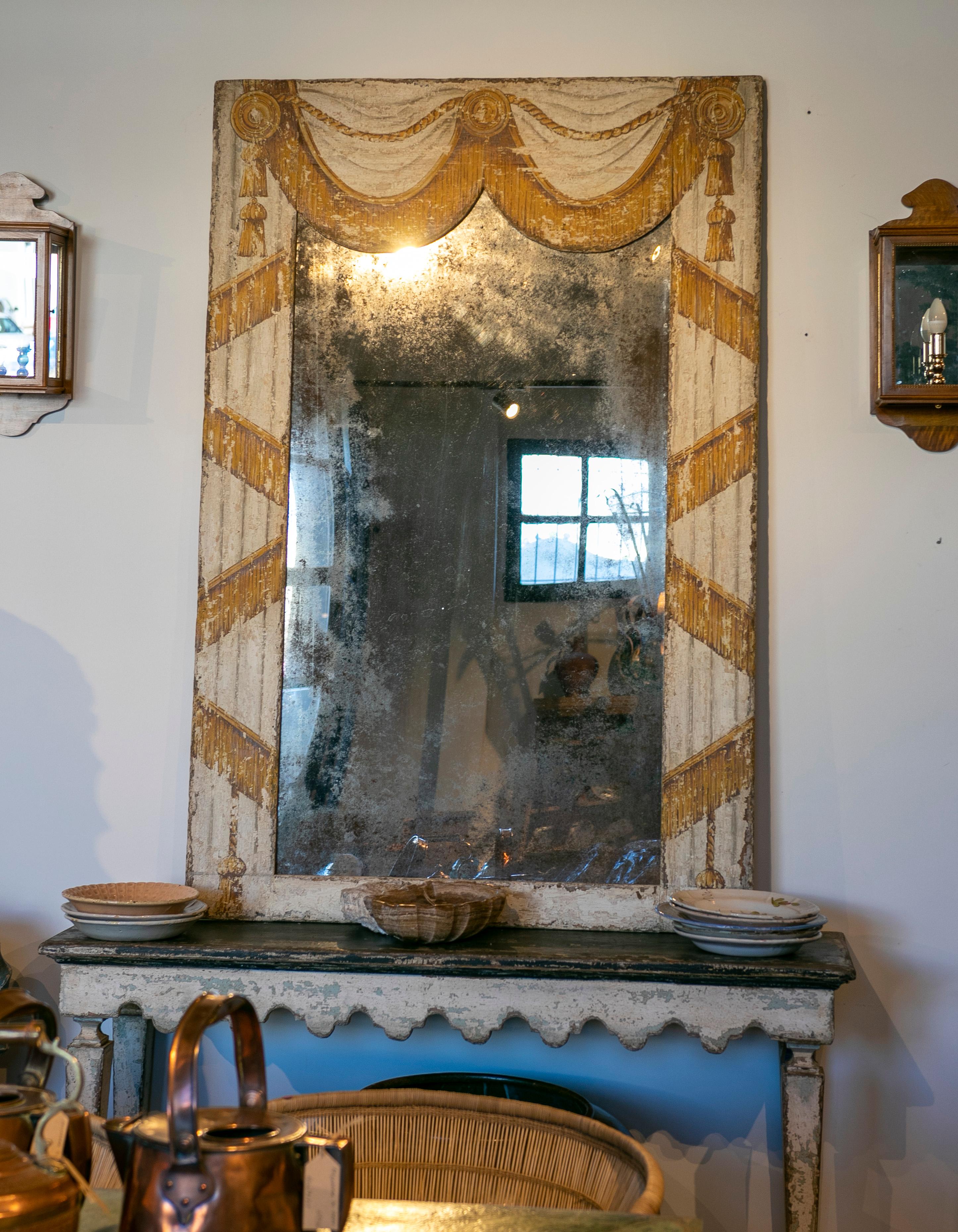 Paire de miroirs encadrés en fer peint à la main en forme de rideau en vente 8