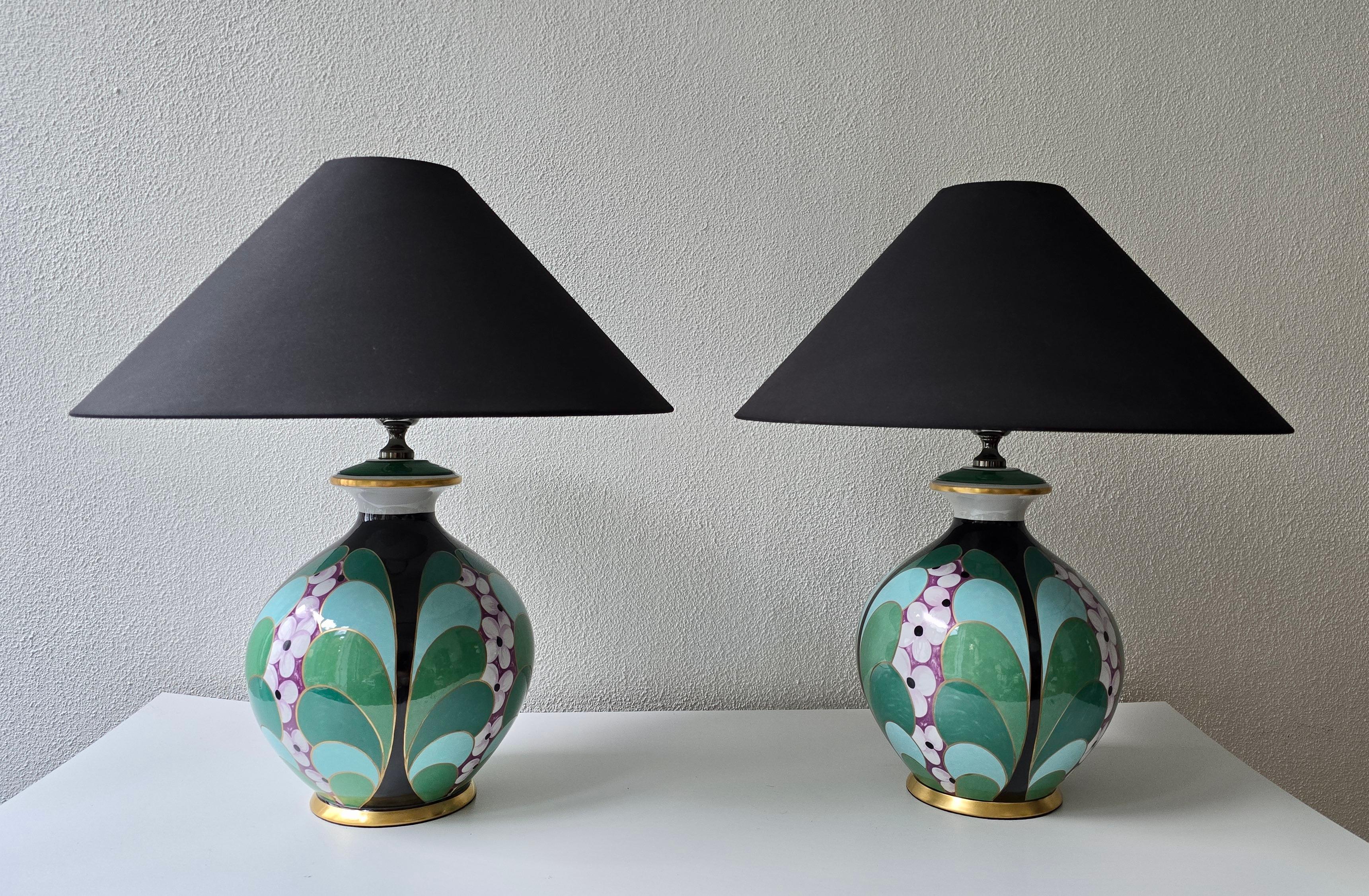 20th Century Pair of Hand-Painted Italian Porcelain Table Lamps by Le Porcellane, Florence For Sale