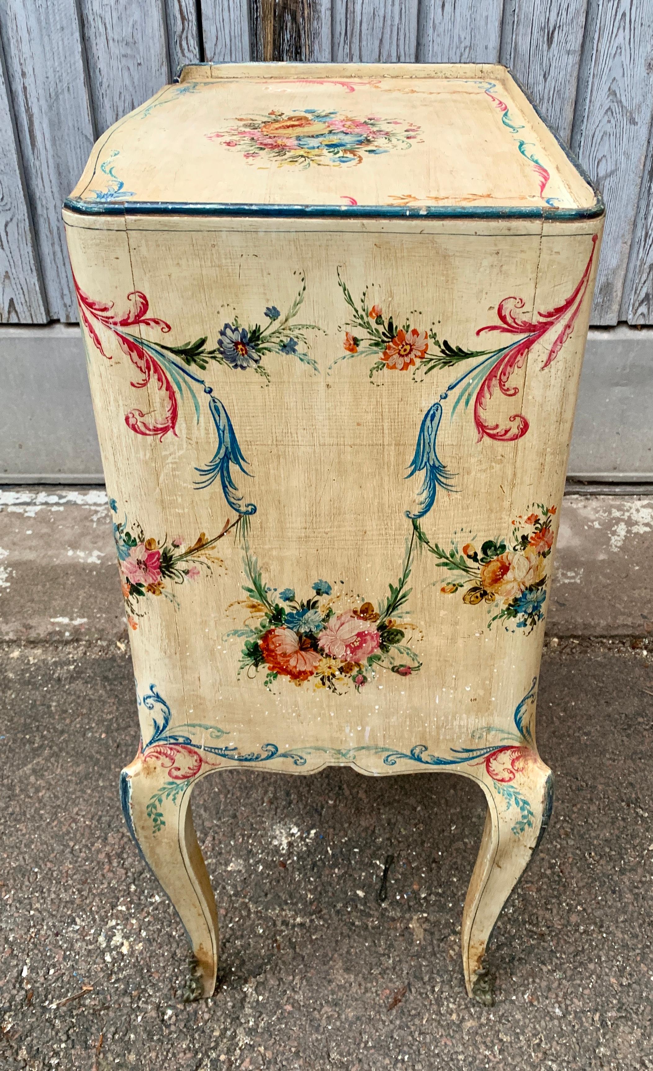 Pair of Hand Painted Italian Rococo Nightstands For Sale 10