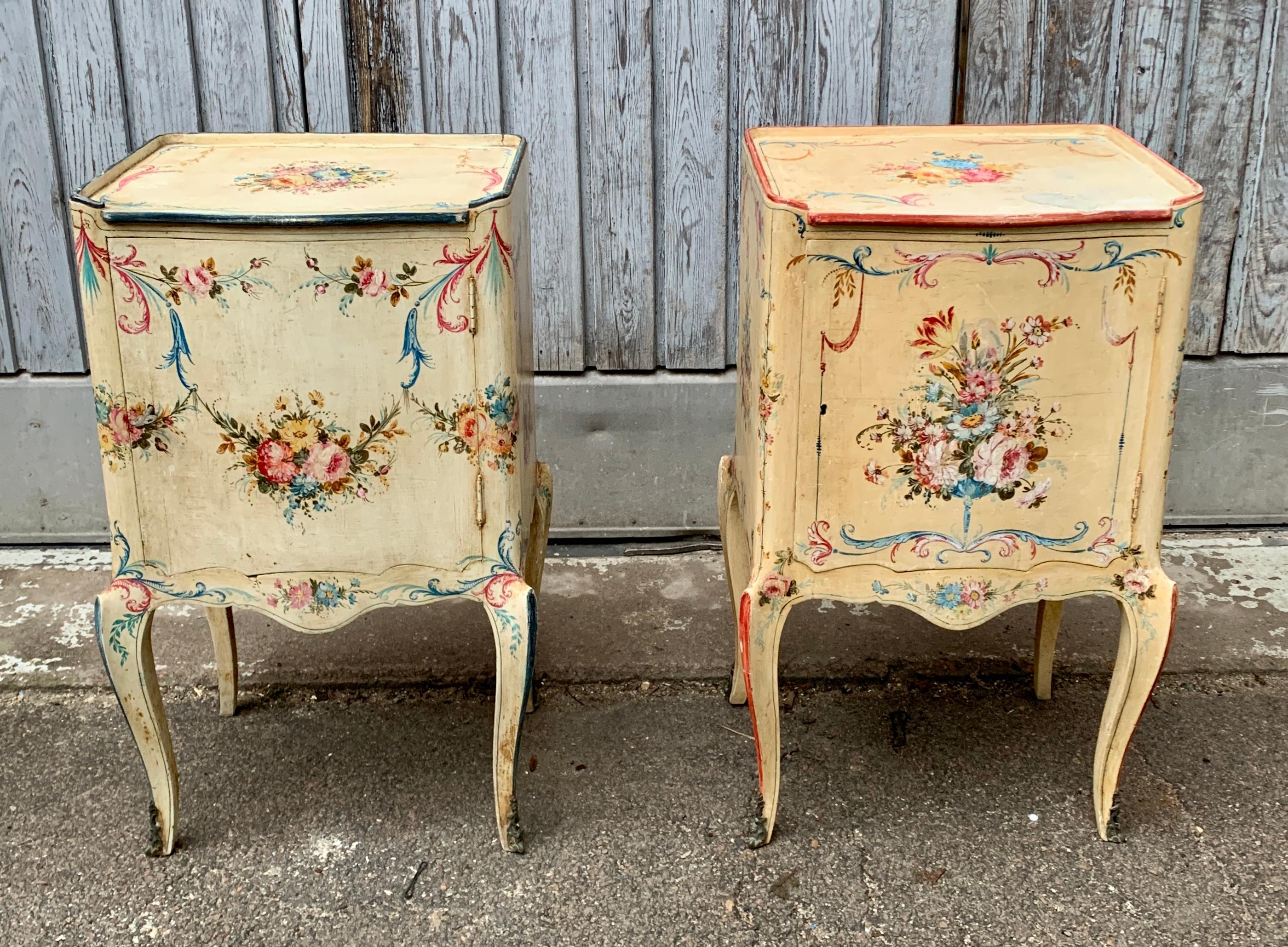 Pair of Hand Painted Italian Rococo Nightstands For Sale 1