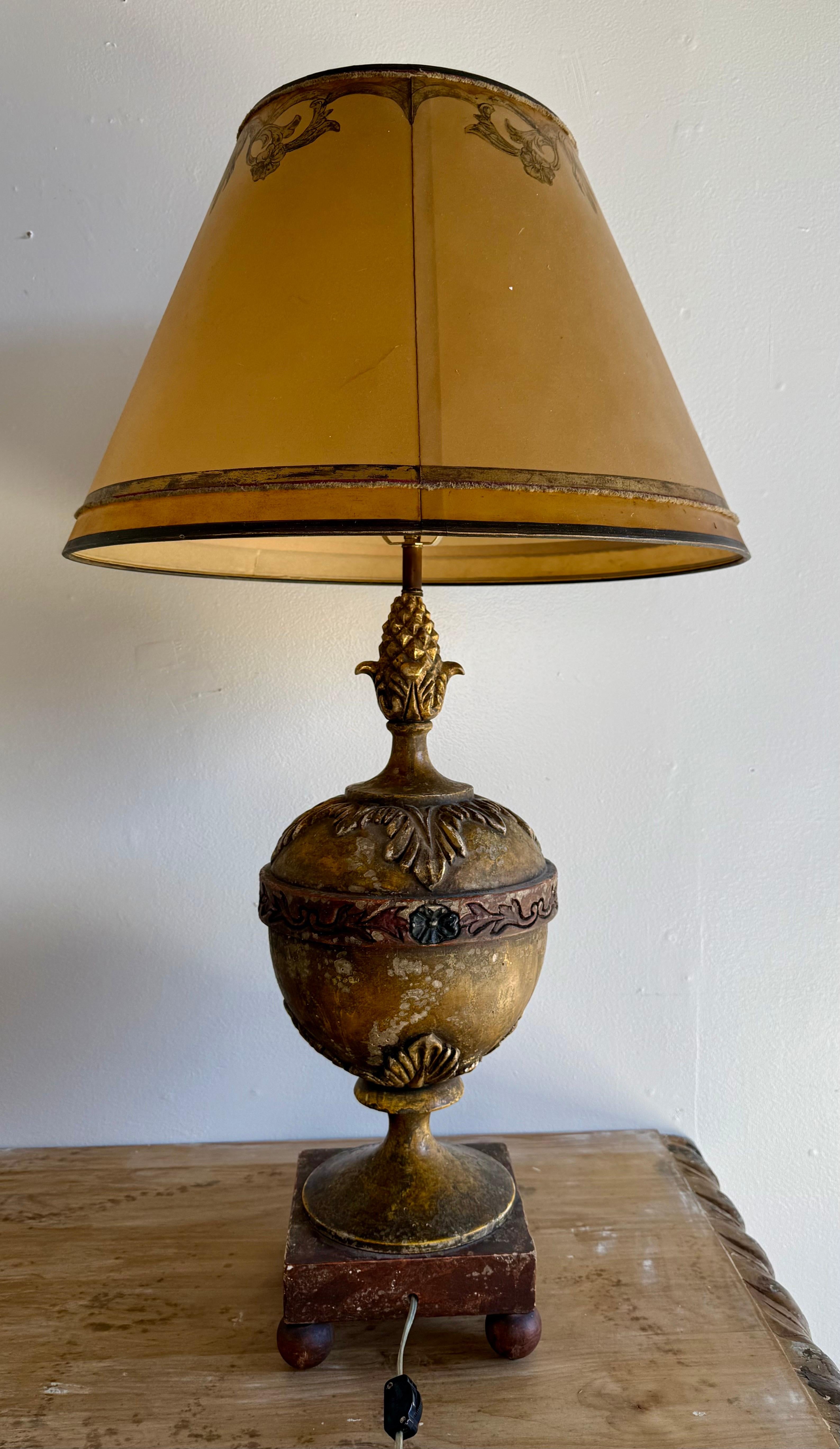Paire de lampes peintes à la main avec abat-jours en parchemin en vente 10
