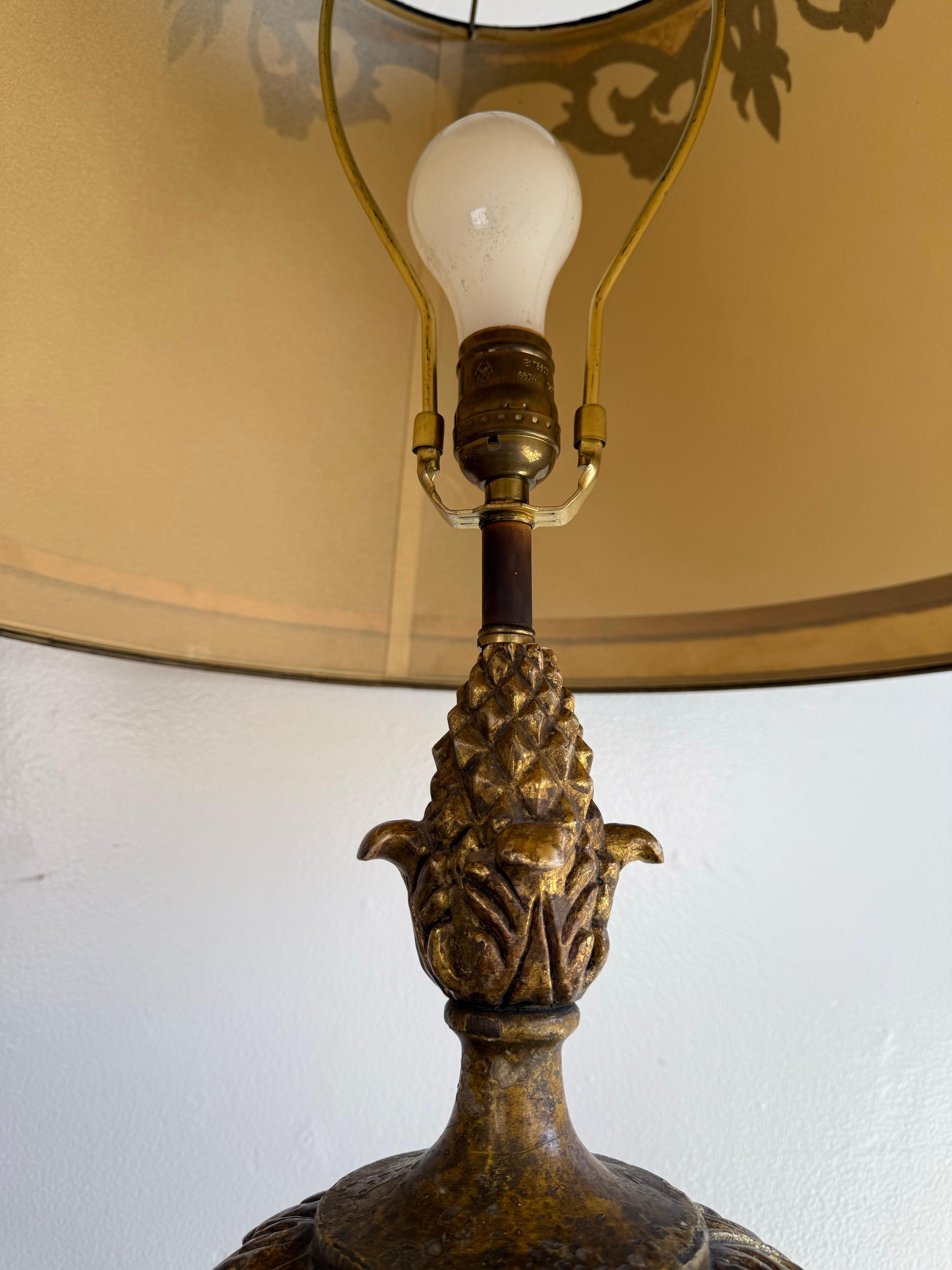 Paire de lampes peintes à la main avec abat-jours en parchemin en vente 1