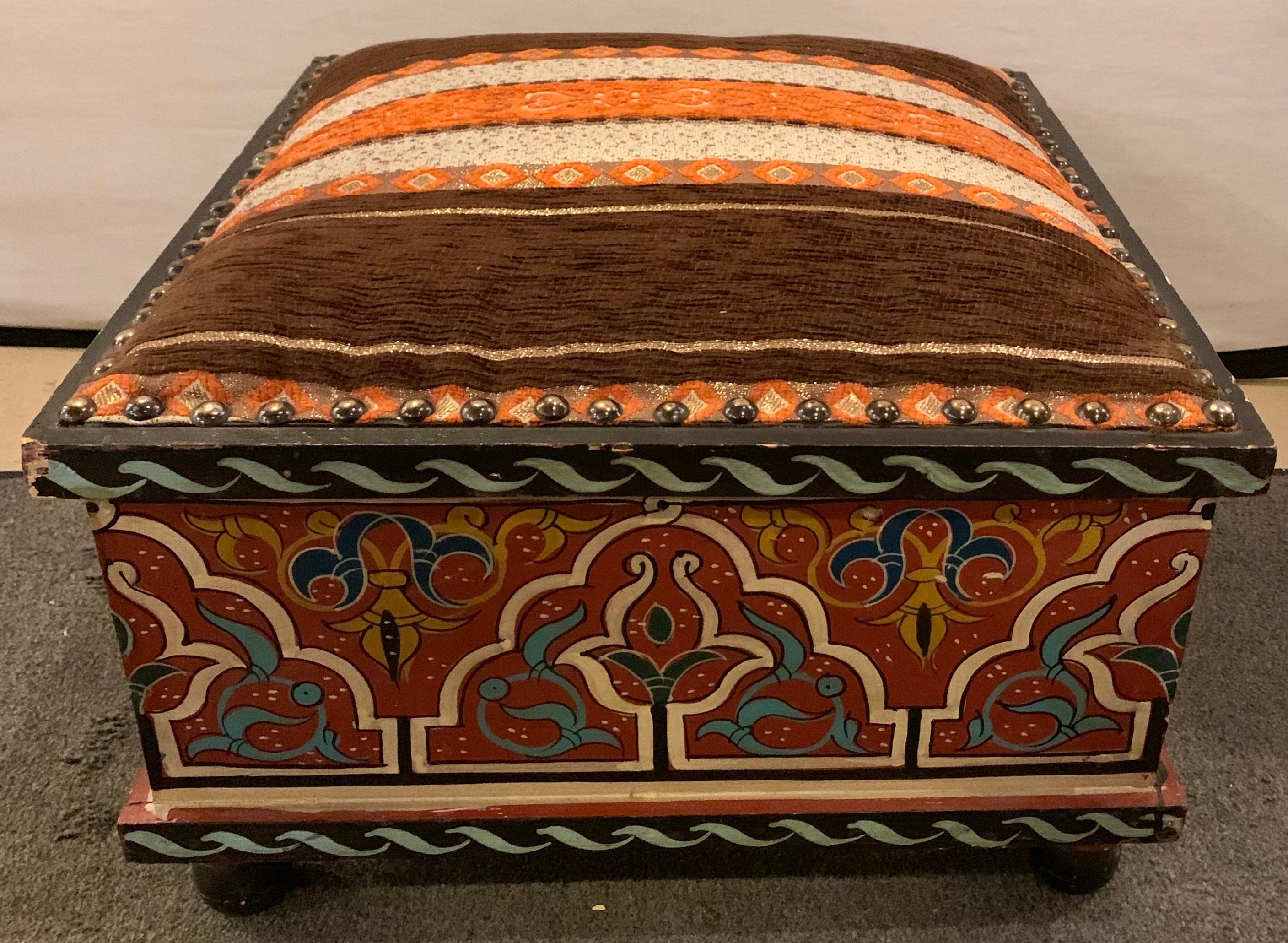 Done in the Moucharabieh style (an element of traditional Arabic architecture used since the Middle Ages) using hand painted wood.
The pleasing geometrical patterns and Moorish arches combine with both vivid colors and earth tones to create a warm