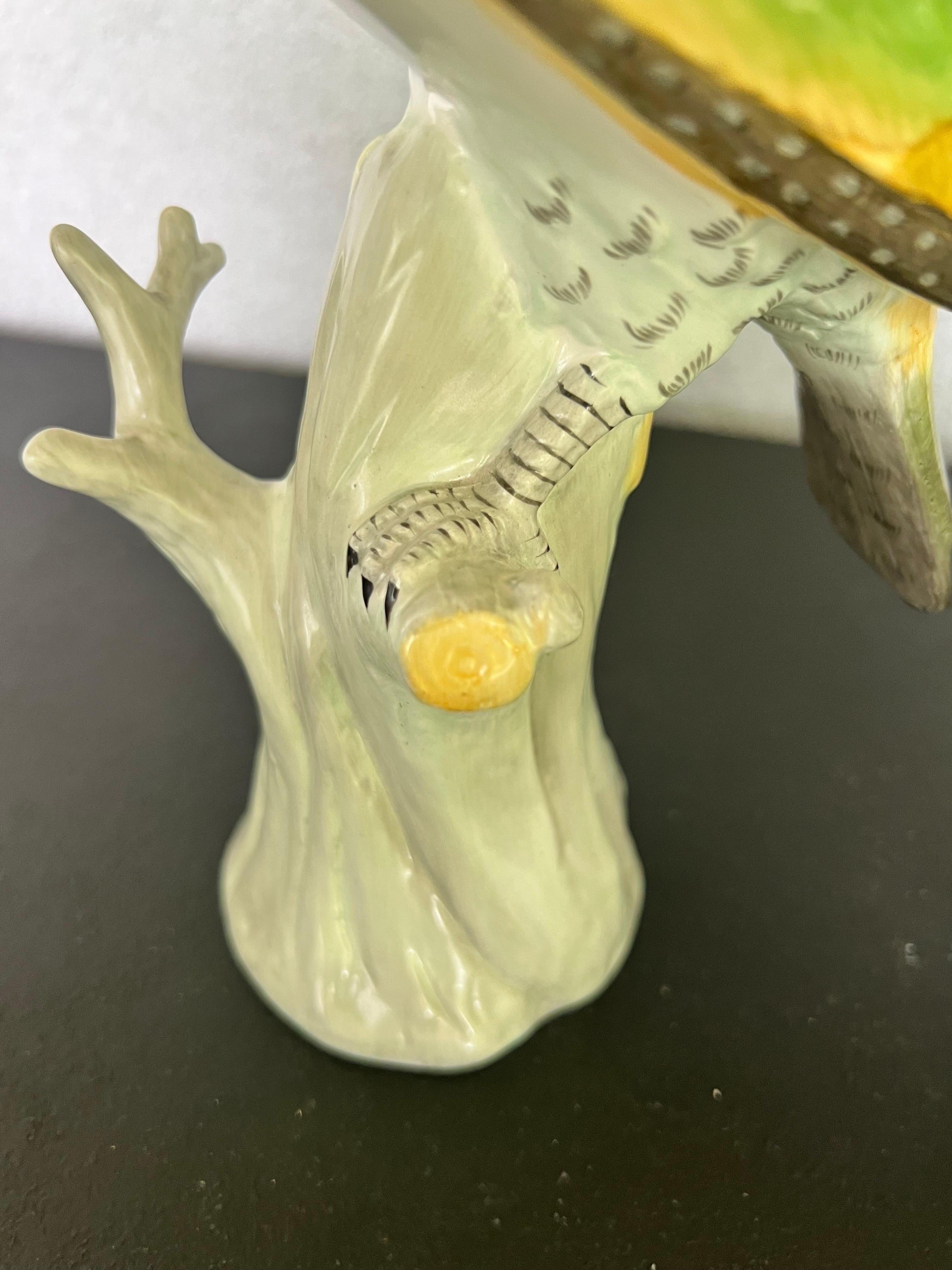 Coppia di uccelli in porcellana dipinti a mano realizzati da Jeanne Reed's in vendita 8