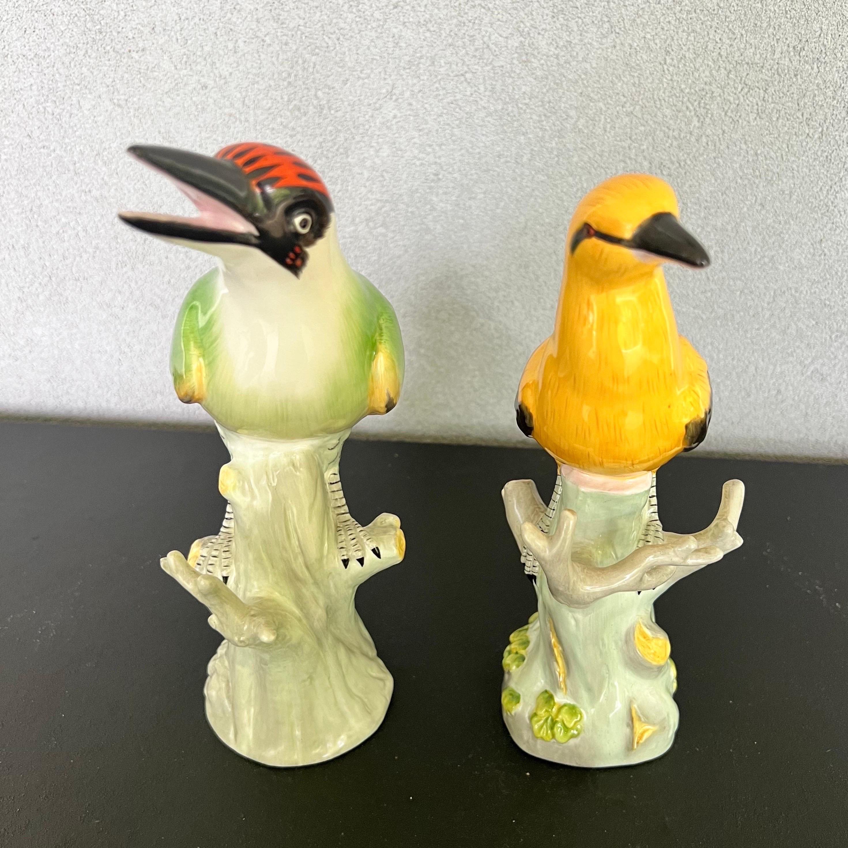 Chinese Pair of Hand-Painted Porcelain Birds Made by Jeanne Reed’s  For Sale