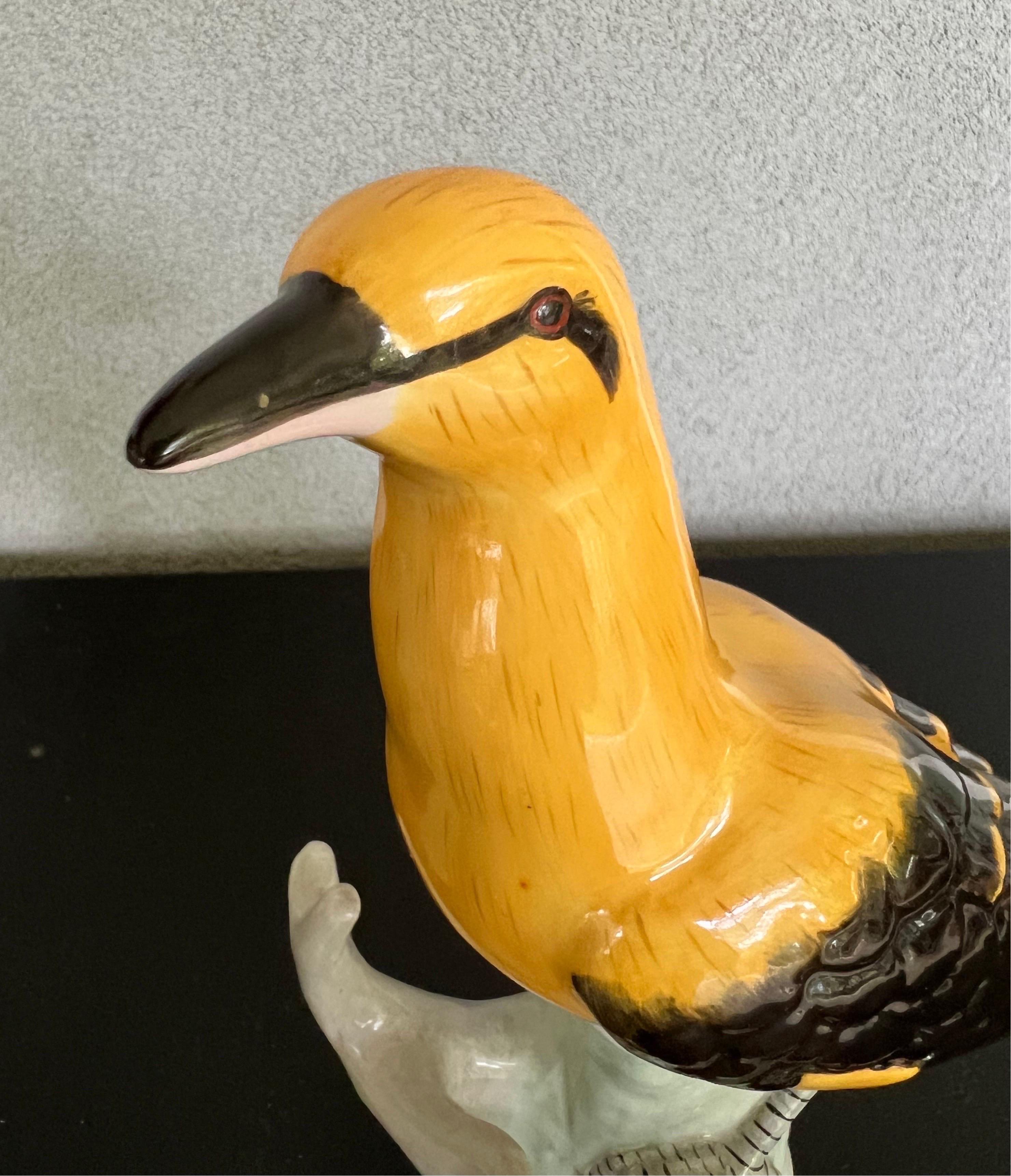 20th Century Pair of Hand-Painted Porcelain Birds Made by Jeanne Reed’s  For Sale