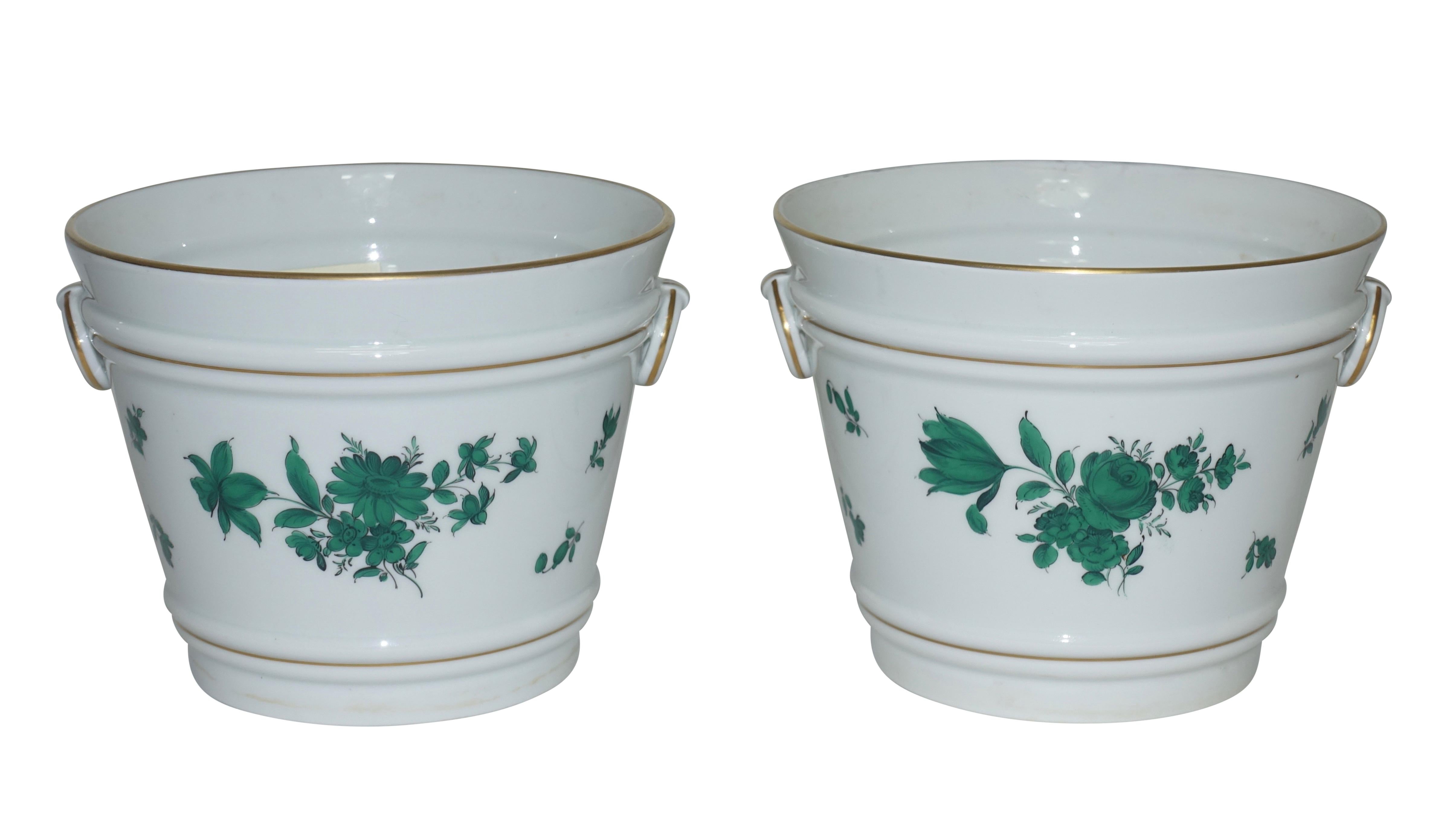 A pair of hand-painted cachepots with green floral decoration, Vienna, Austria, 19th century.


 