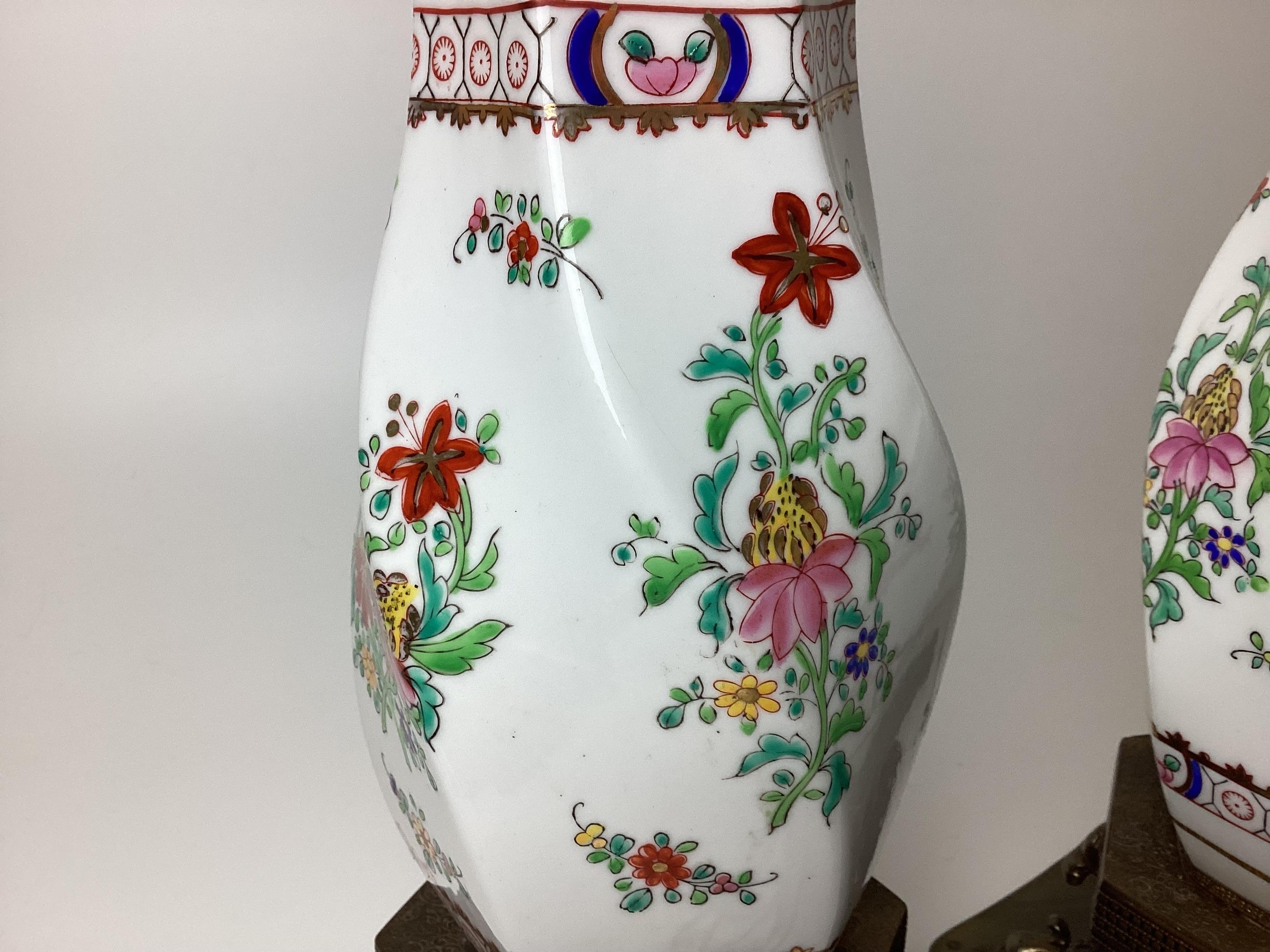 Pair of Hand-Painted Porcelain Lamps In Excellent Condition For Sale In Lambertville, NJ