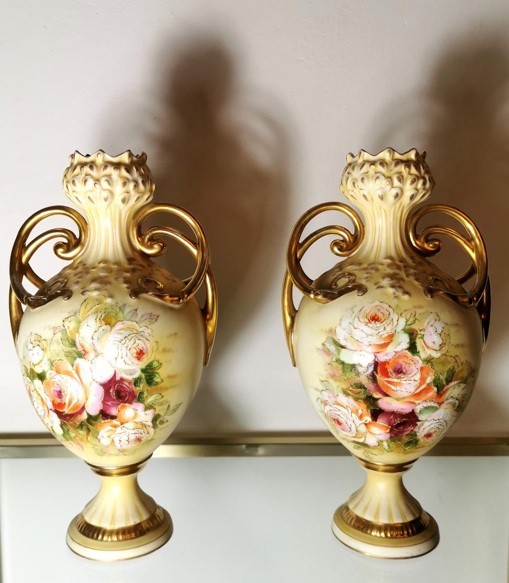 20th Century Napoleon III Style French Pair of Hand Painted Porcelain Vases In Good Condition In Prato, Tuscany