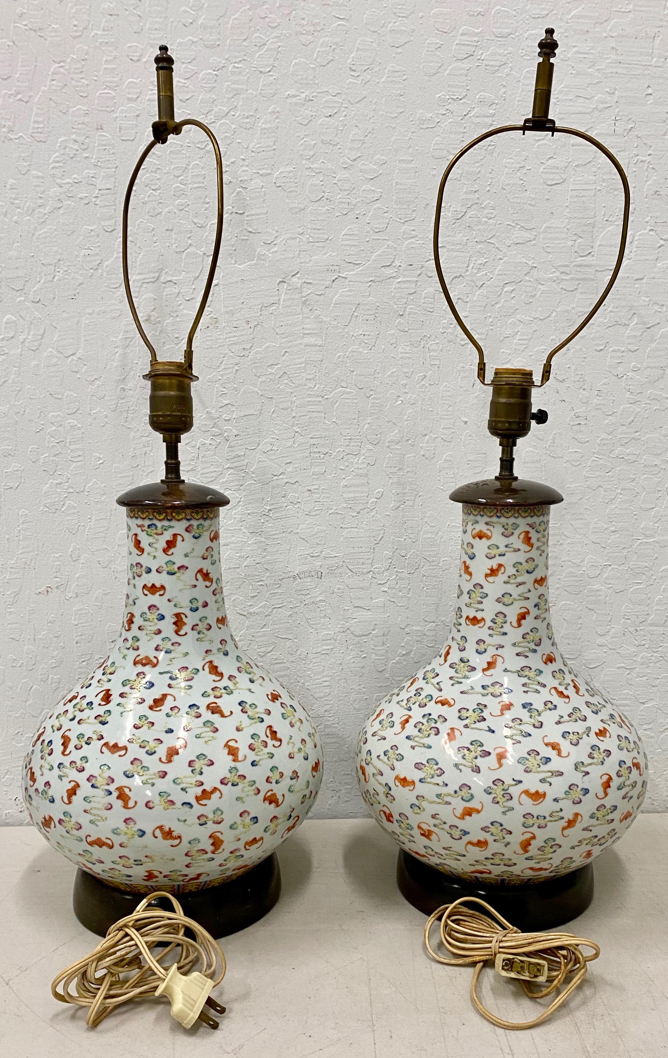 Pair of Hand Painted Qing Dynasty 100 Bats Porcelain Vase Table Lamps circa 1920 4