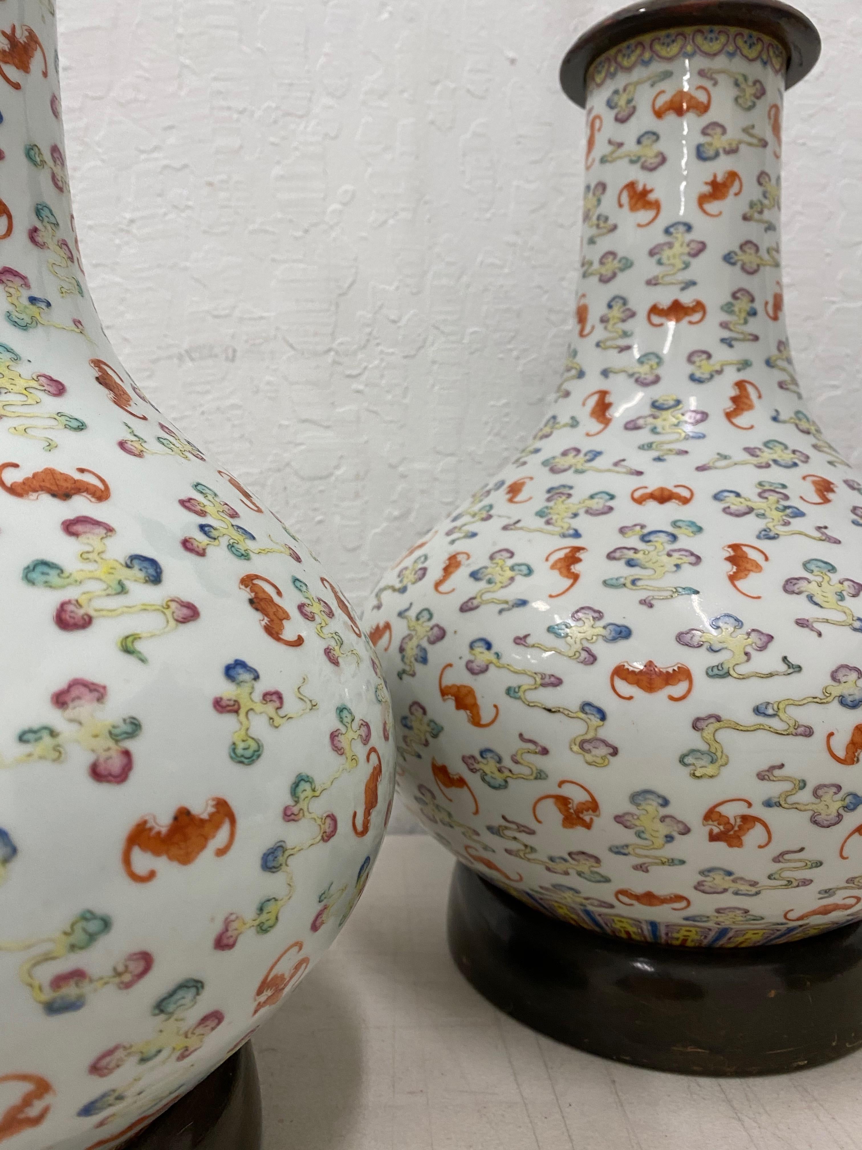 Pair of Hand Painted Qing Dynasty 100 Bats Porcelain Vase Table Lamps circa 1920 3