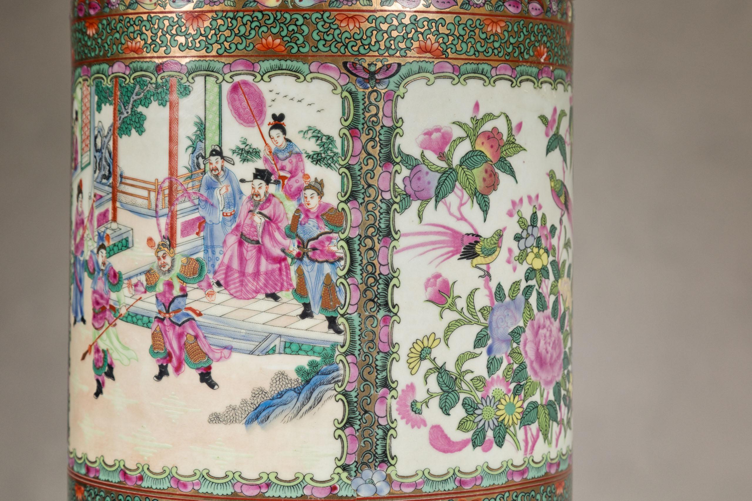 Paire de lampes de table à médaillons roses peintes à la main avec scènes de cour et oiseaux en vente 7