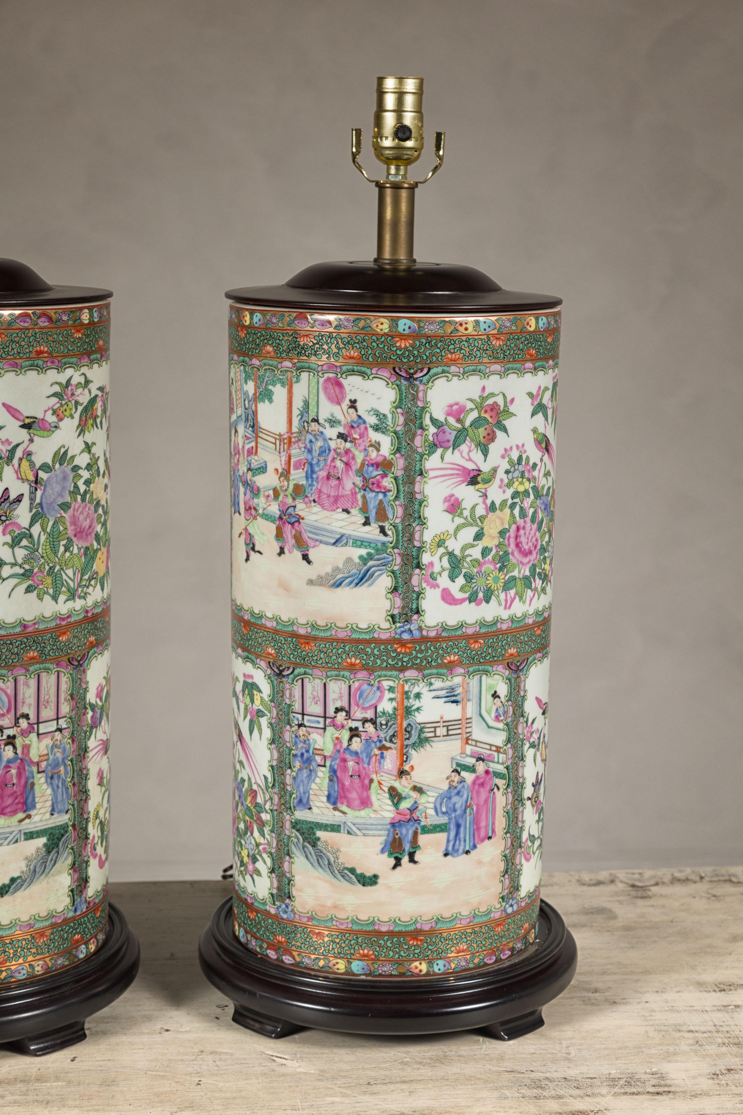 Pair of Hand-Painted Rose Medallion Table Lamps with Court Scenes and Birds In Good Condition For Sale In Yonkers, NY