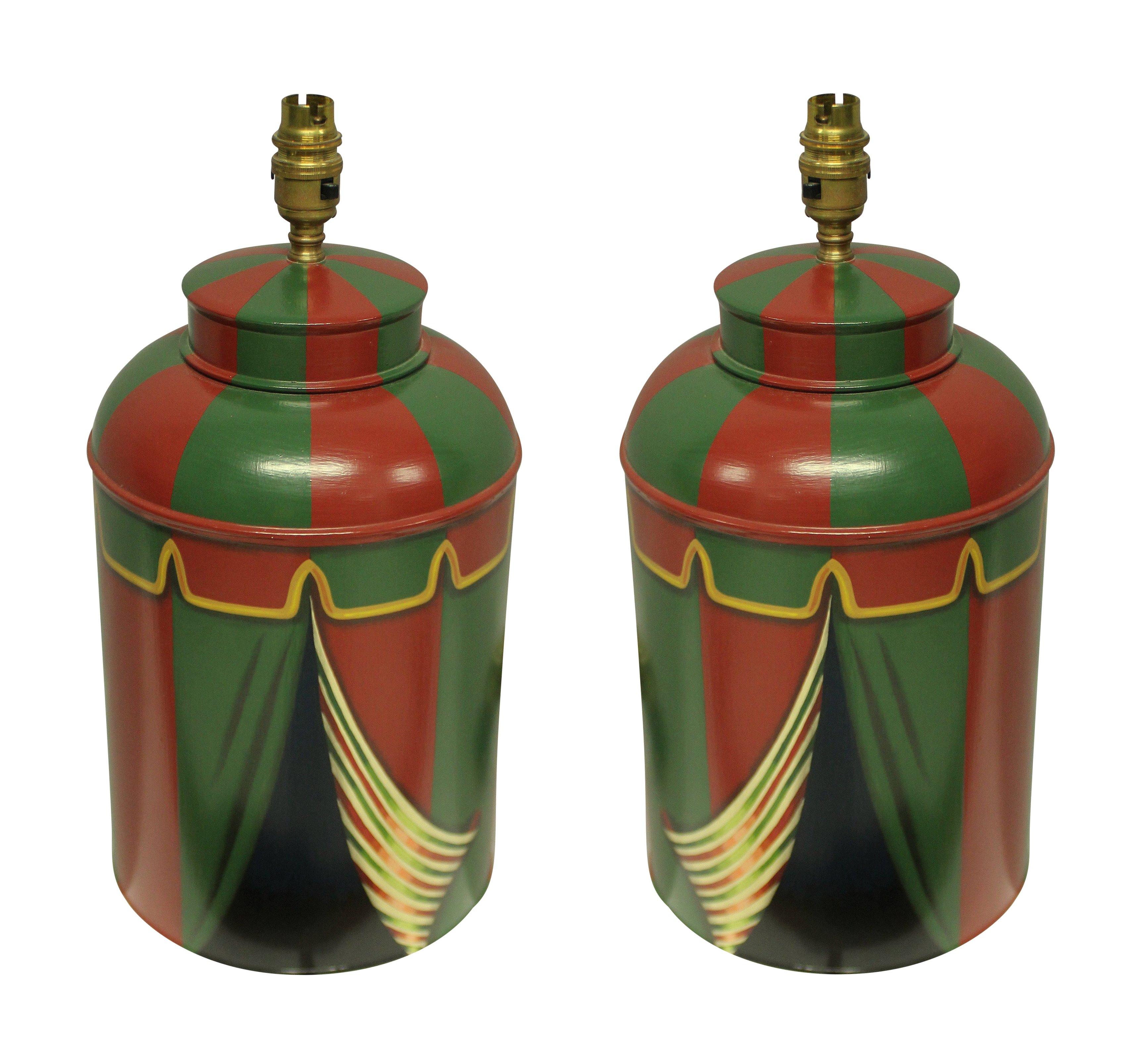 Pair of Hand Painted Toleware Lamps In Good Condition For Sale In London, GB