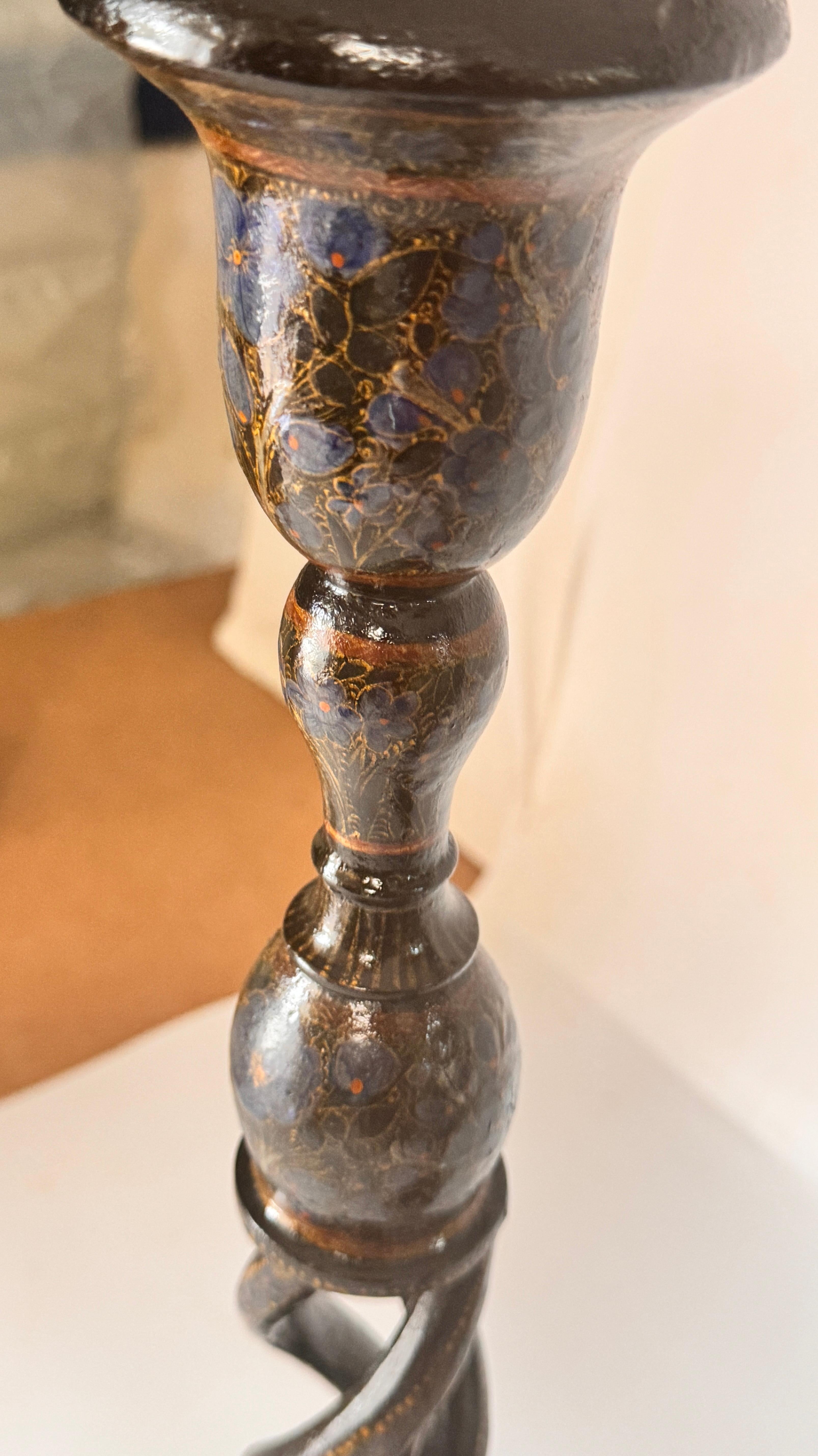 Pair of Hand-Painted Wooden Candlesticks — France, 1970s en vente 3