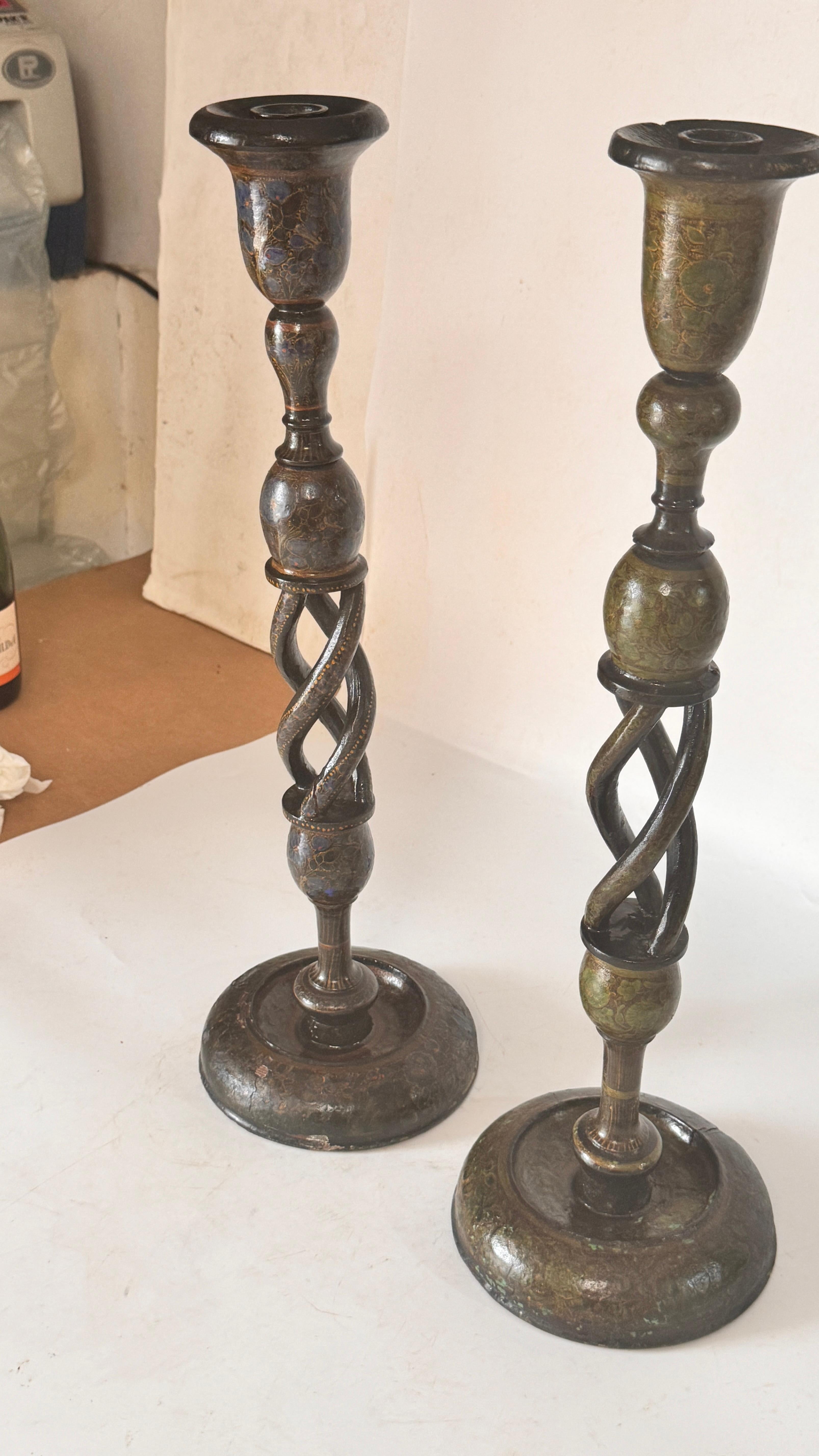 Pair of Hand-Painted Wooden Candlesticks — France, 1970s Bon état - En vente à Auribeau sur Siagne, FR
