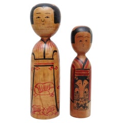 Paar handbemalte Kokeshi-Puppen aus Holz, um 1940