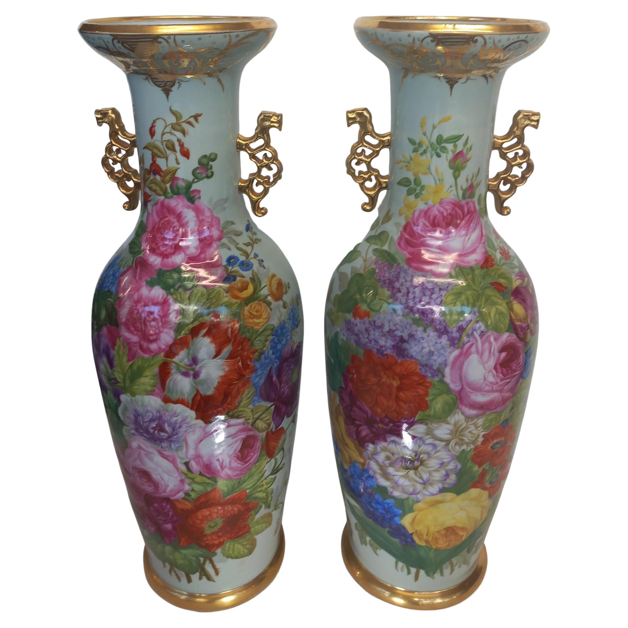 Paire de vases en porcelaine Napoléon III peints à la main