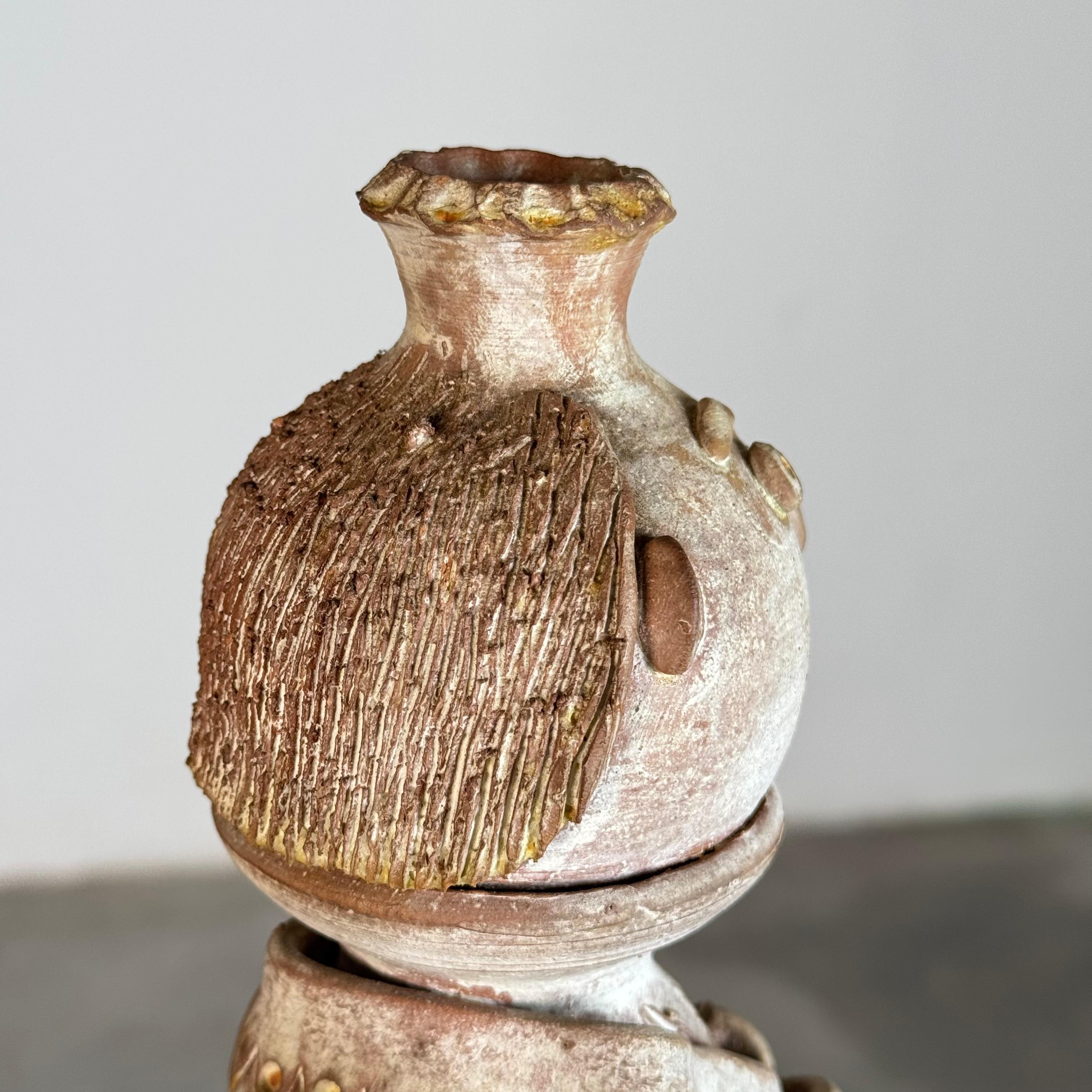 Pair of hand-sculpted terracotta figures by ceramic artist Saverio Farci, 1960s For Sale 3