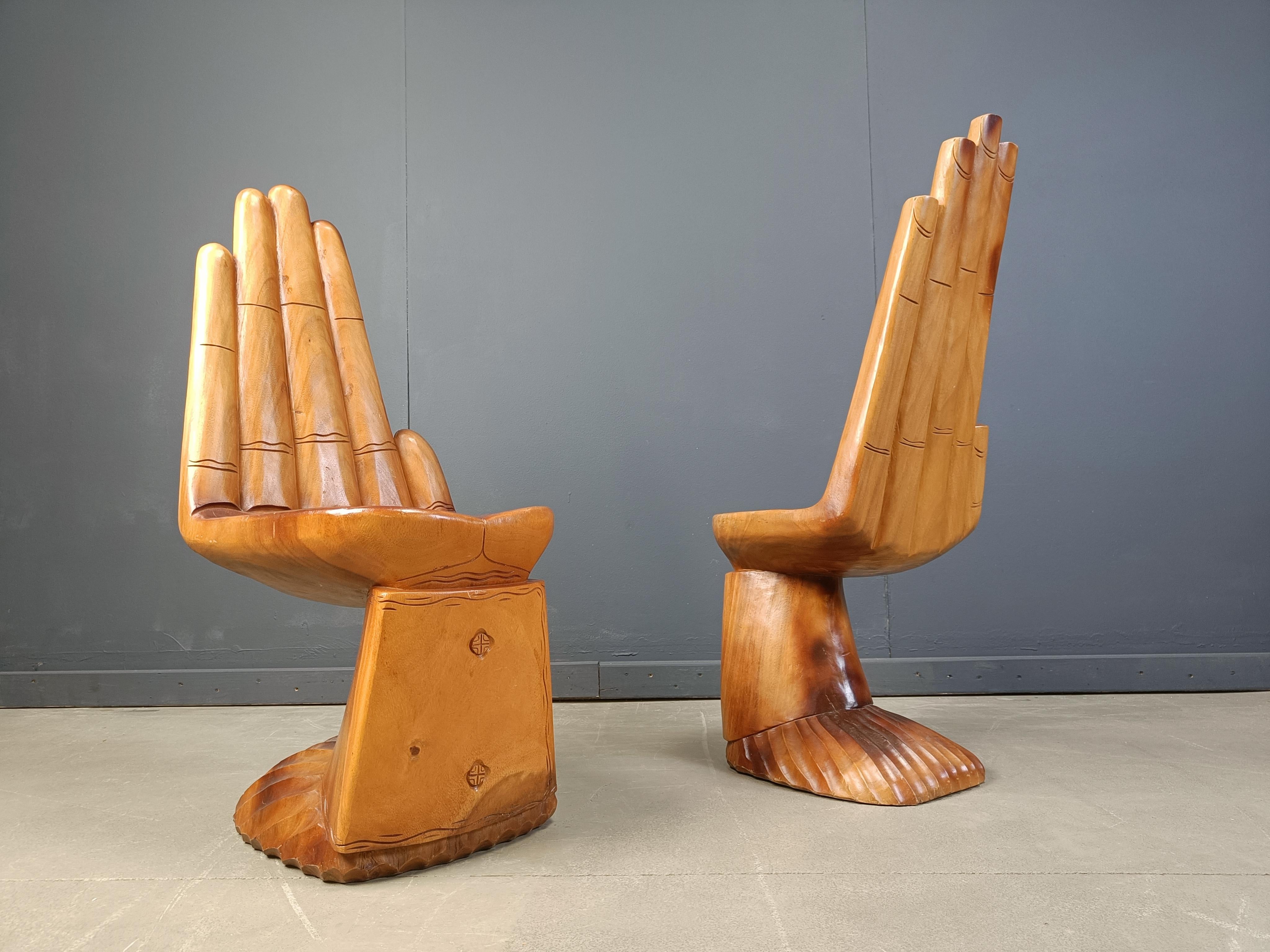 Thailandese Coppia di sedie in teak sagomate a mano, anni '70 in vendita