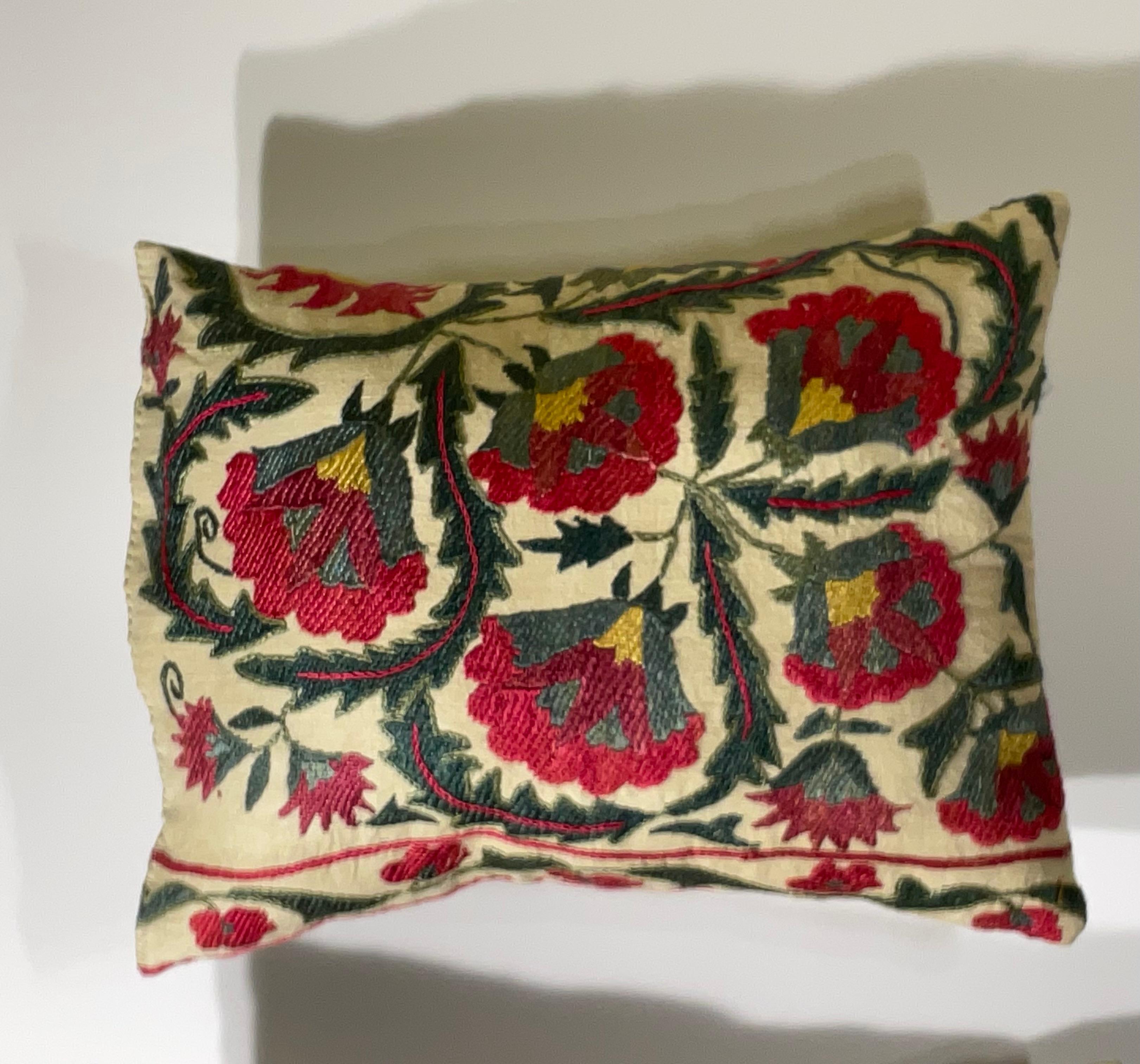 Pair Of Hand Silk Embroidery Suzani Pillows For Sale 5