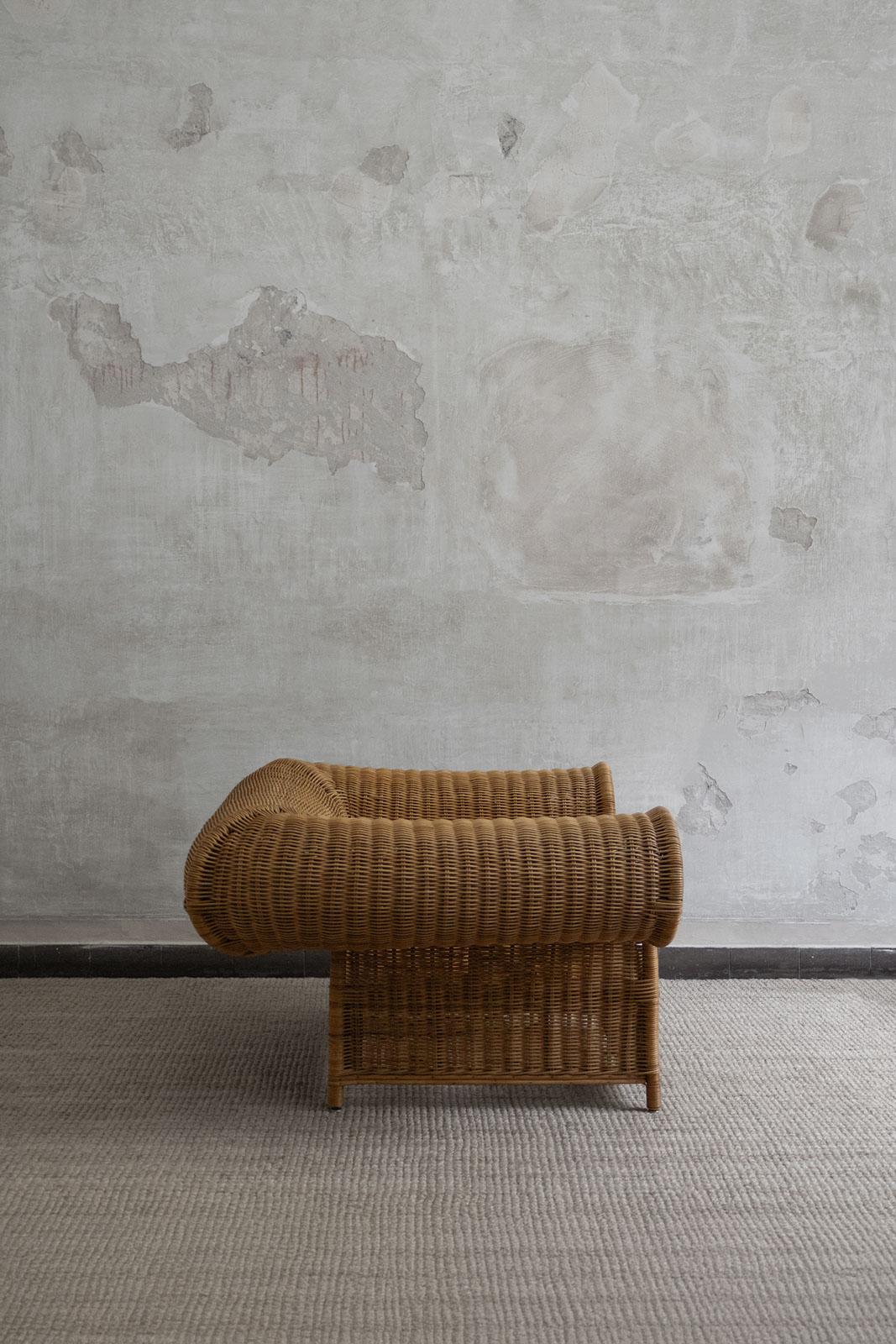 Pareja de sillones de mimbre tejidos a mano. Vivai del Sud, Italia 1970 finales del siglo XX en venta