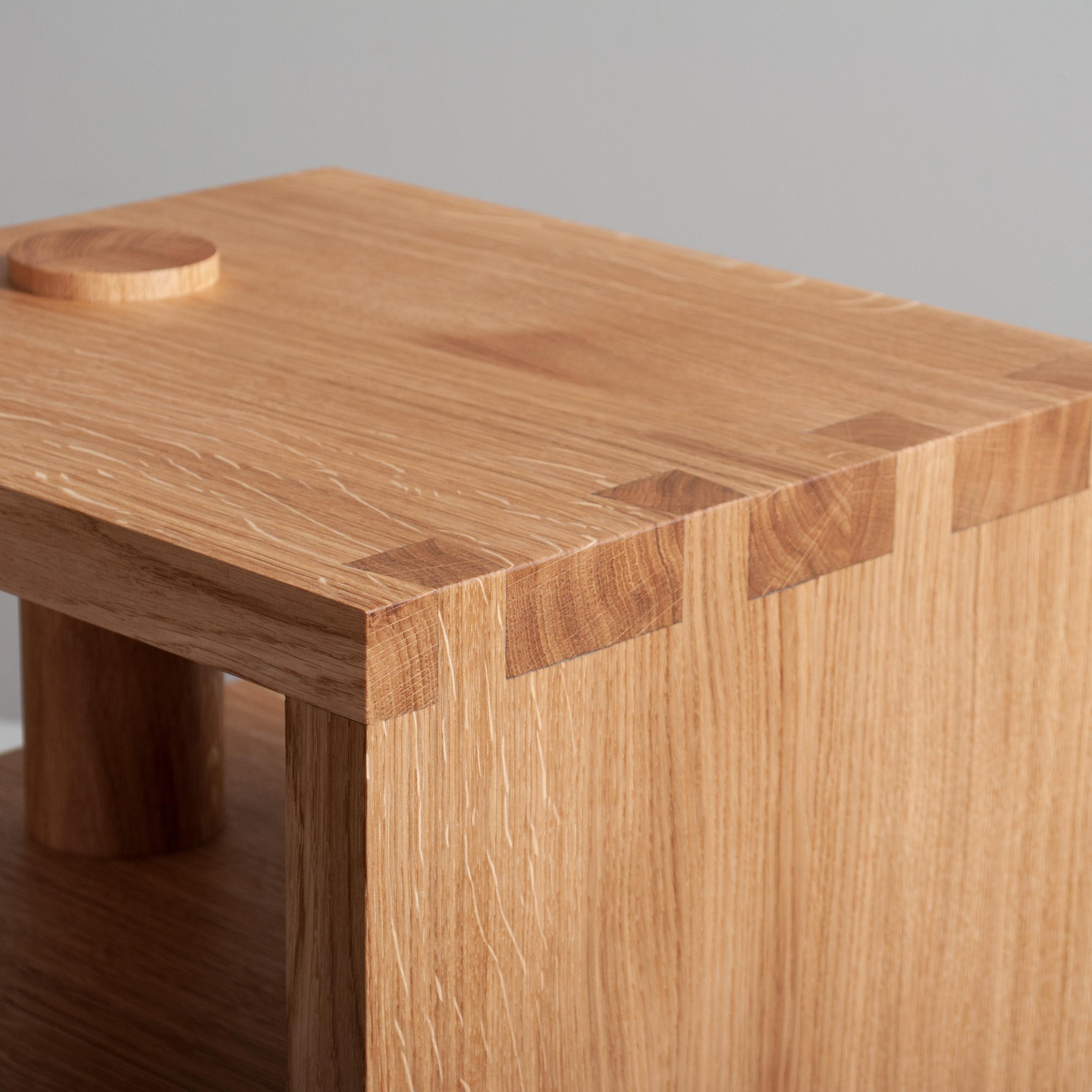 Paire de tables architecturales en Oak, fabriquées à la main en vente 3