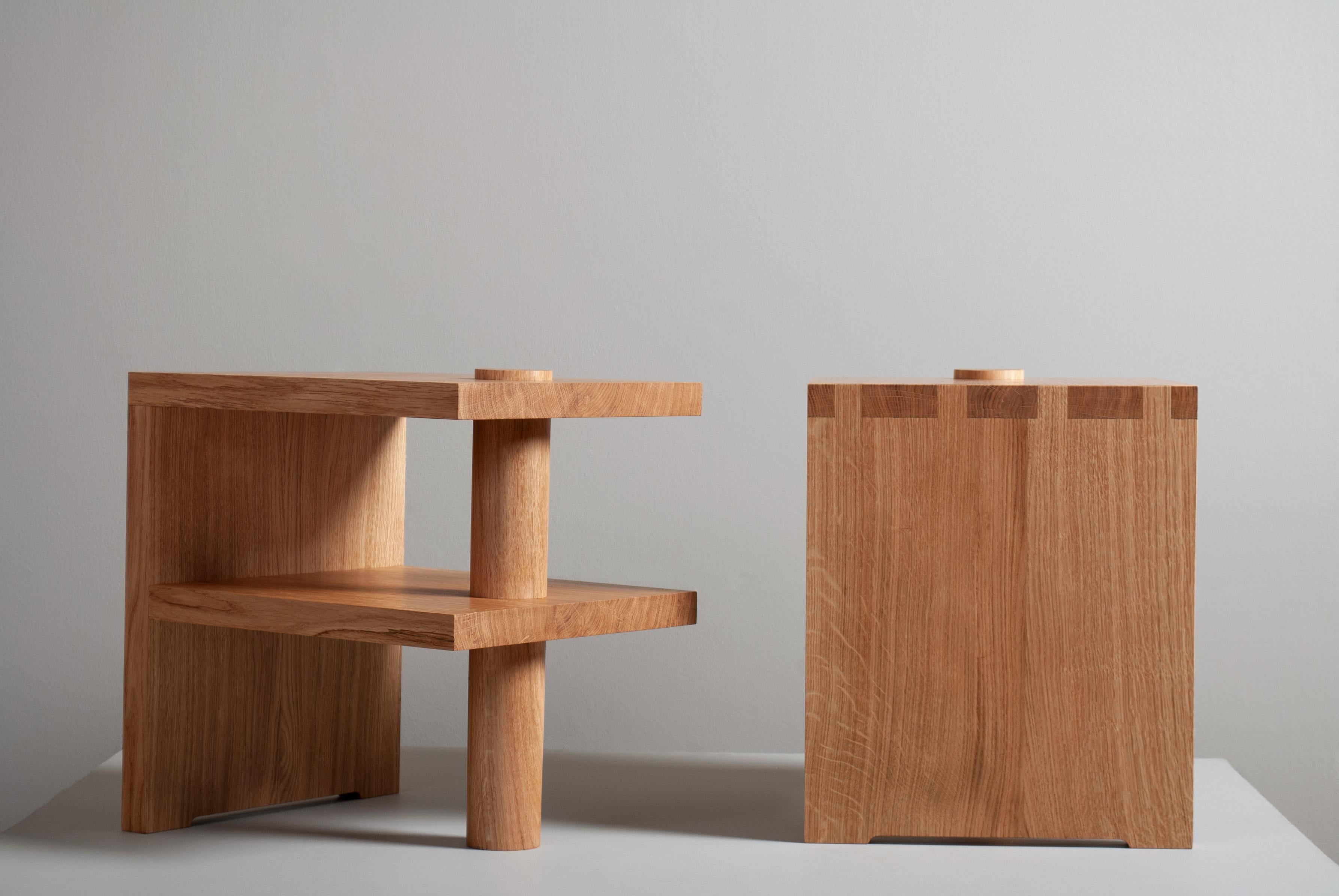 Paire de tables architecturales en Oak, fabriquées à la main en vente 4