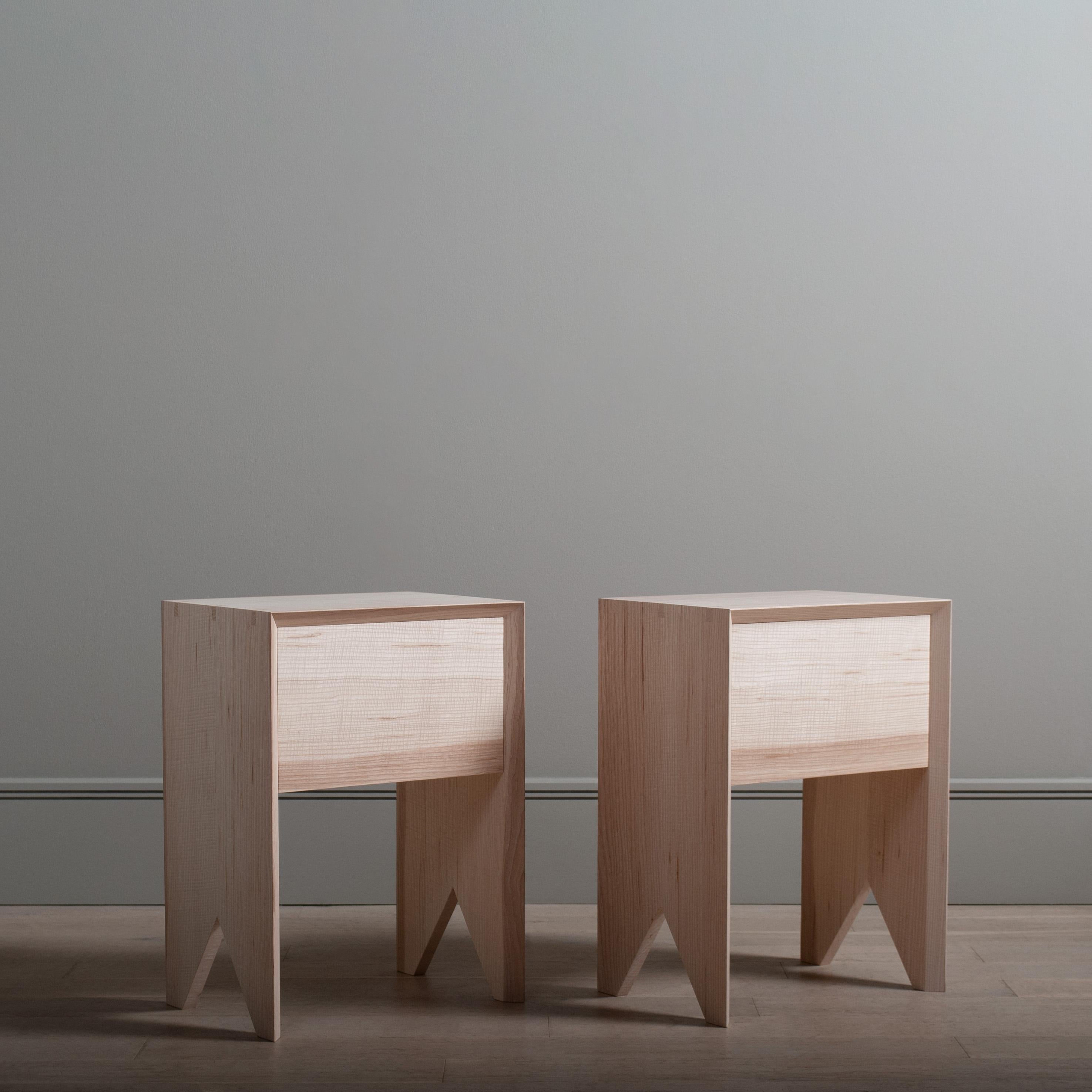 Pair of Handcrafted English Ash End Tables / Drawers. In New Condition For Sale In London, GB
