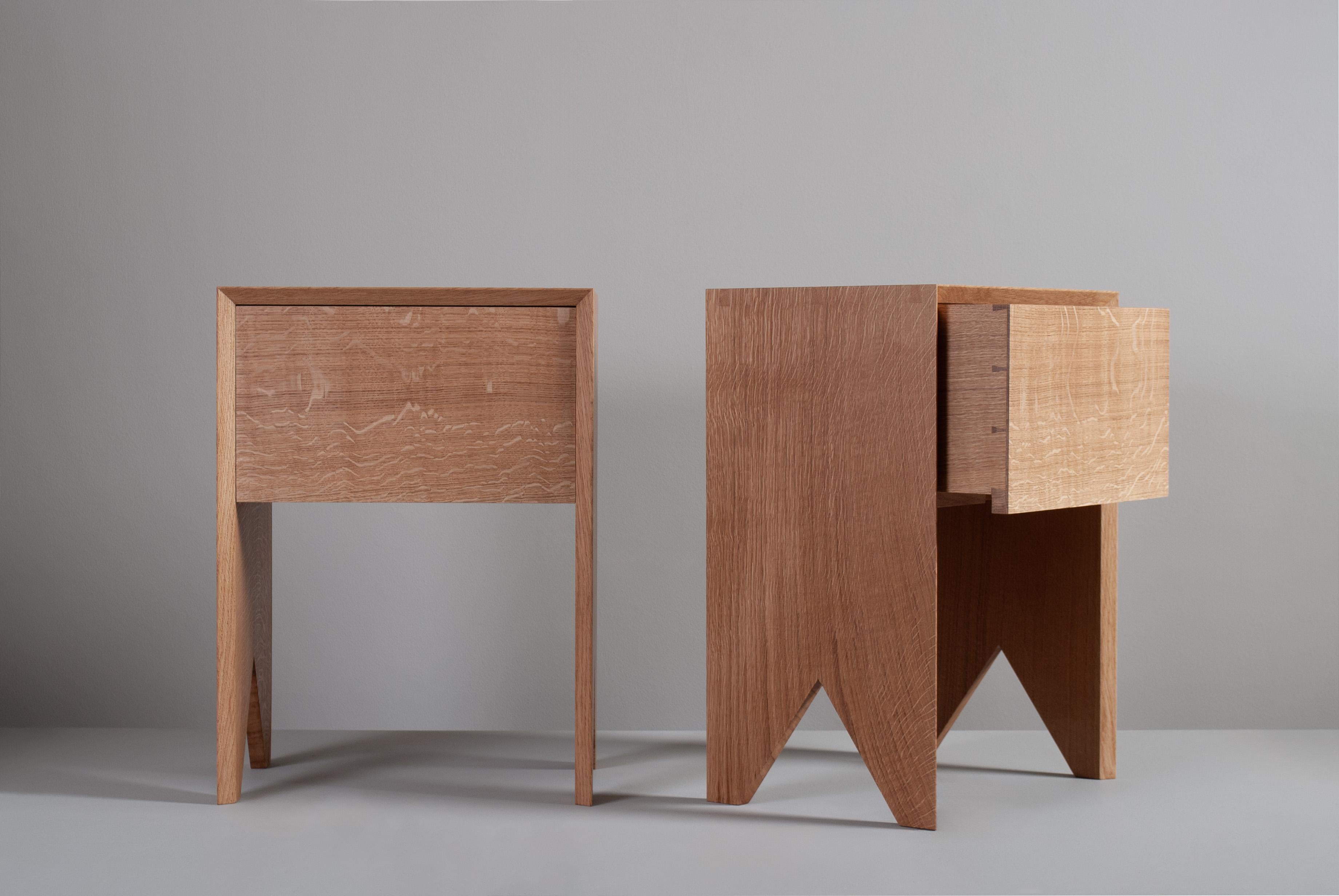 Modern Pair of Handcrafted English Oak End Tables For Sale