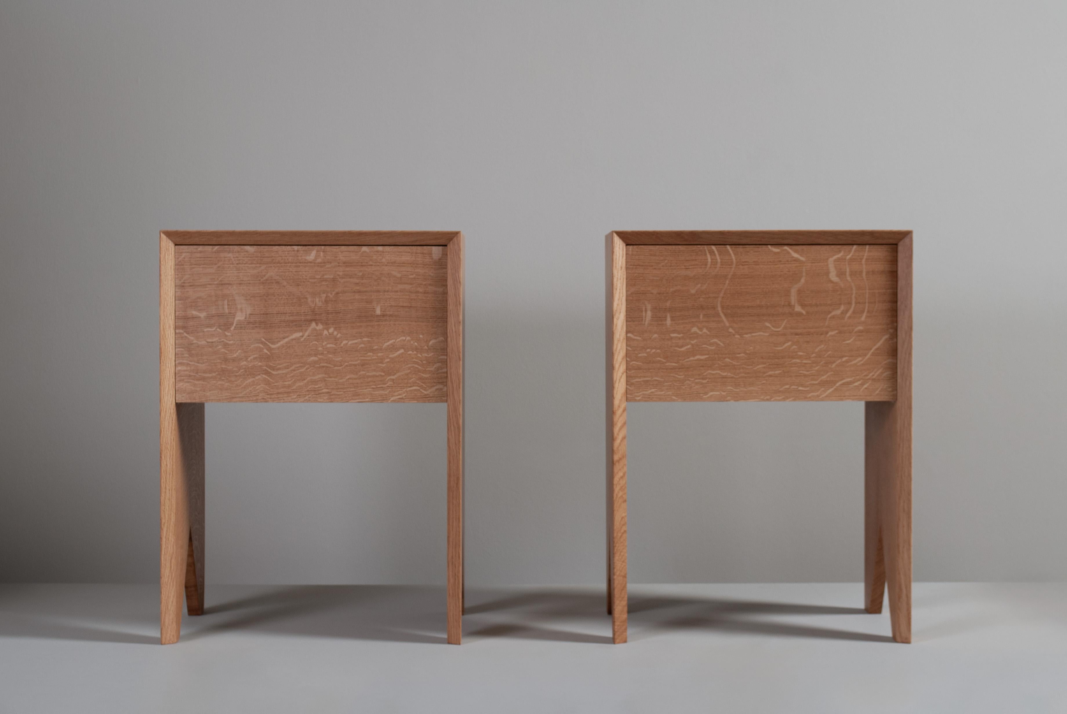 Hand-Crafted Pair of Handcrafted English Oak End Tables For Sale