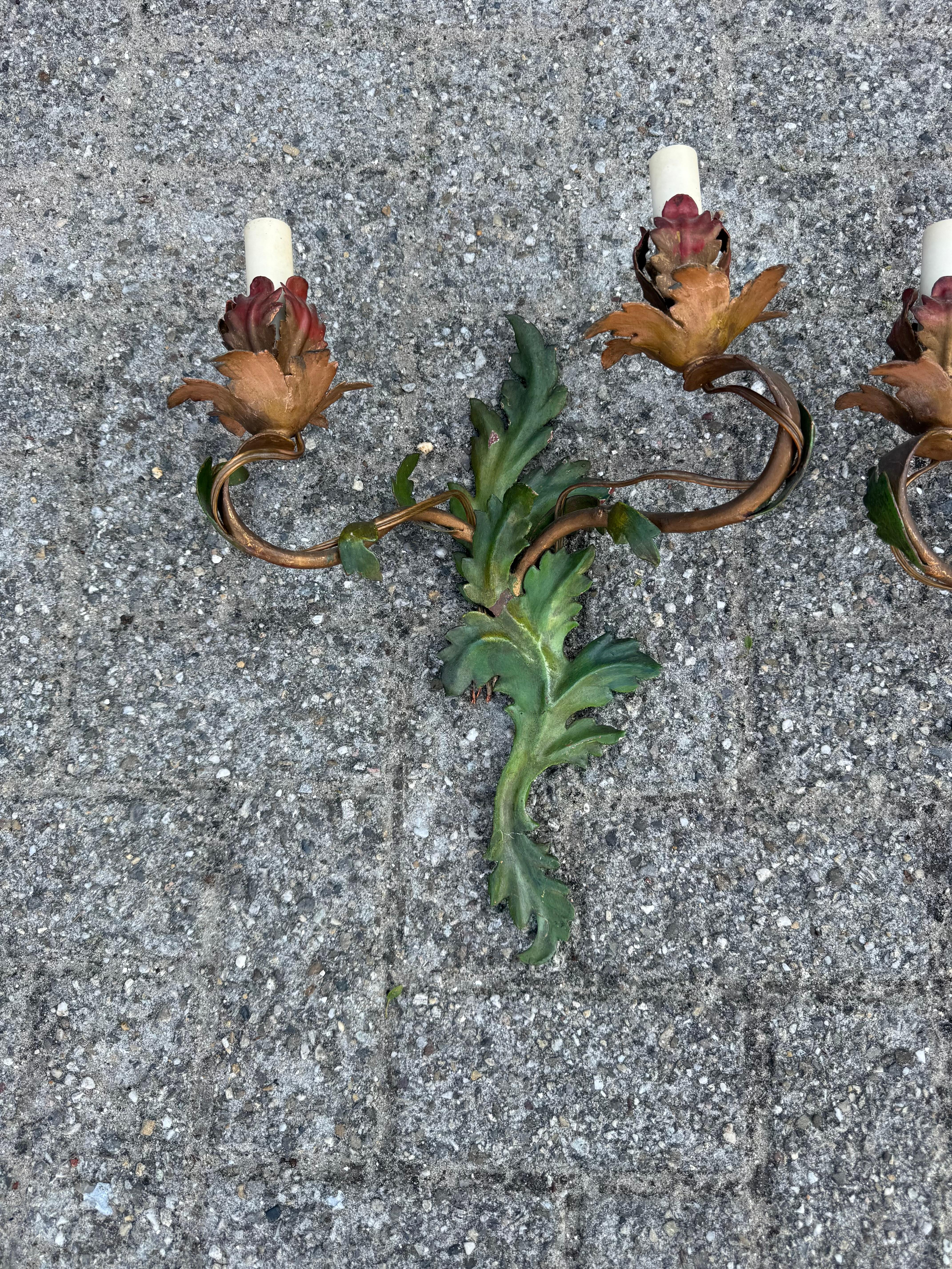 Pair of Handcrafted Italian Tole Wall Sconces with Floral and Leaf Motif In Good Condition For Sale In Lisse, NL