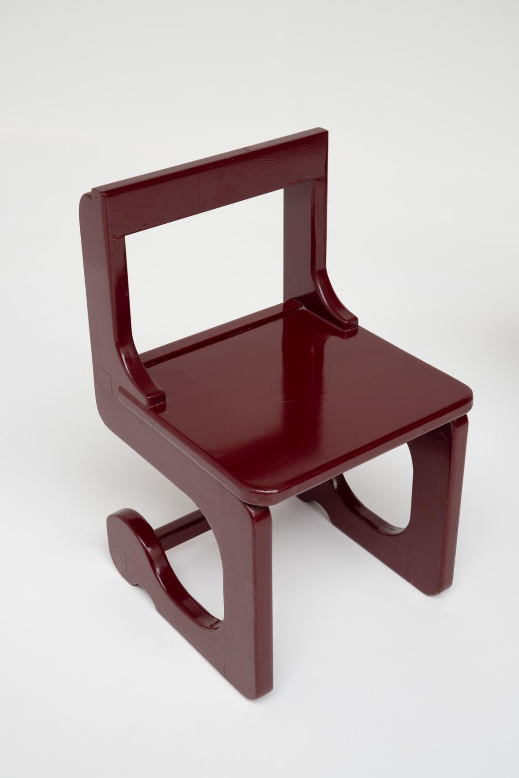 Late 20th Century Pair of Handcrafted Maroon Chairs, Italy, 1970s